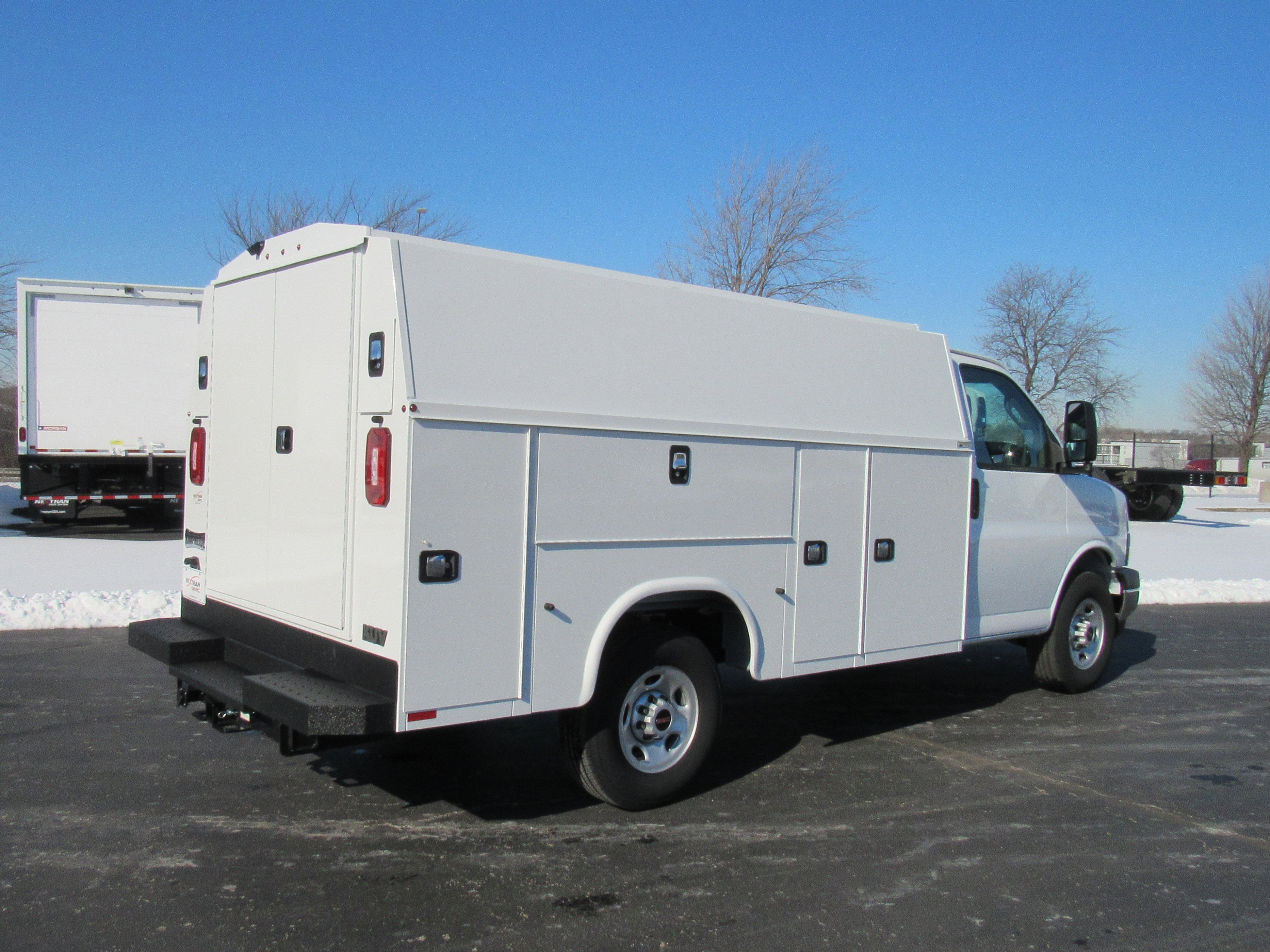 2025 GMC Savana Cutaway 3500 1WT