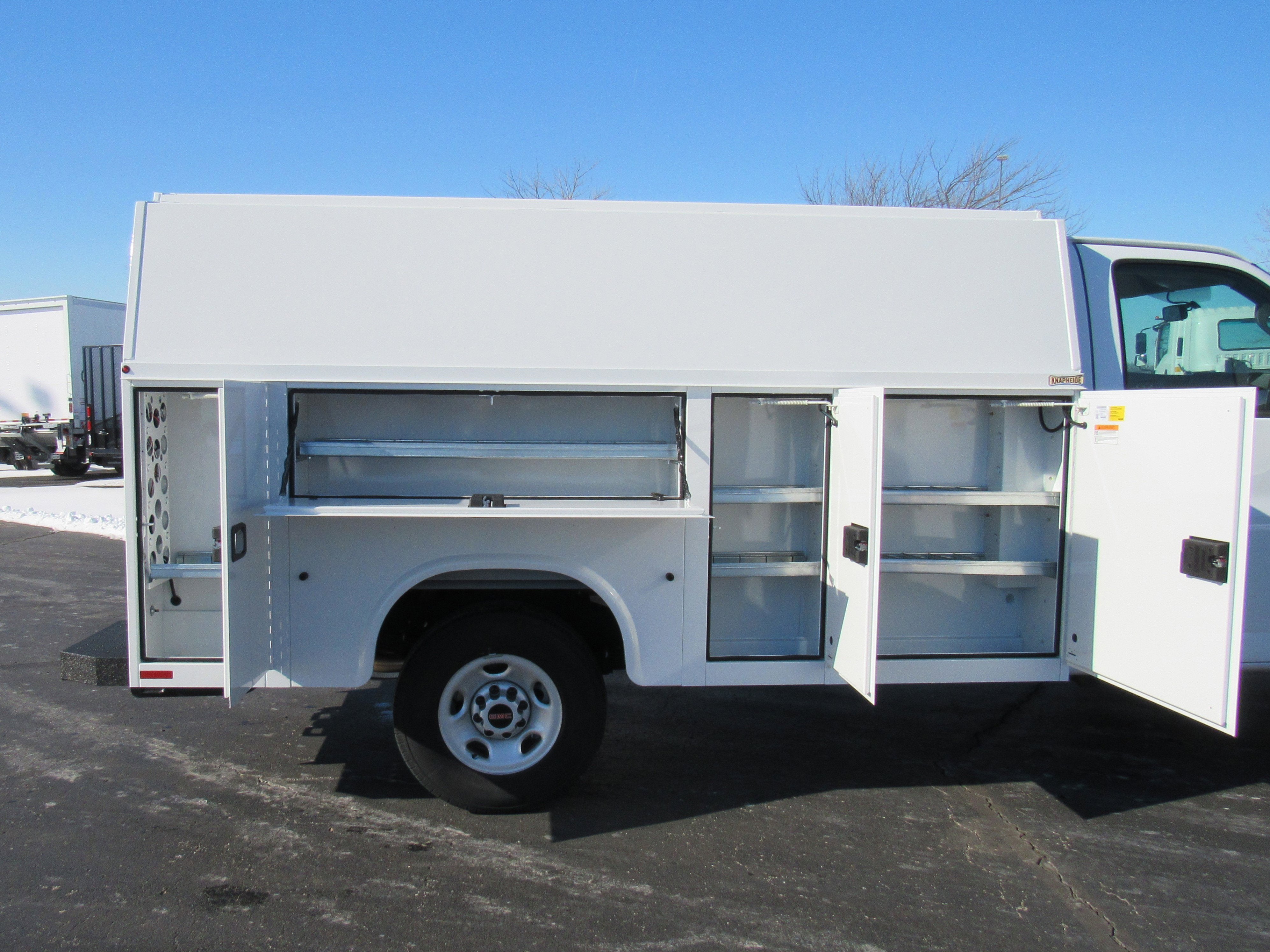 2025 GMC Savana Cutaway 3500 1WT