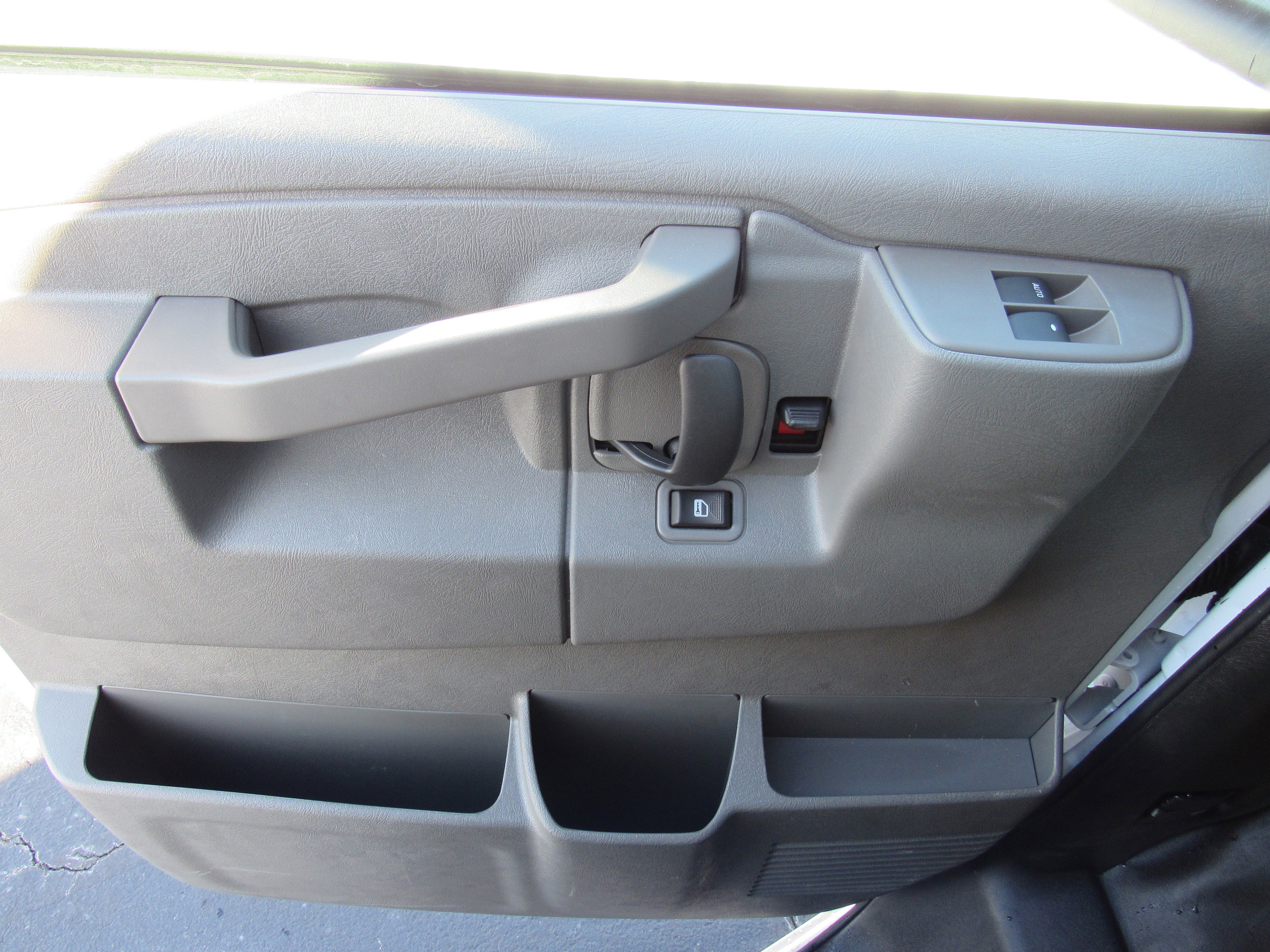 2025 GMC Savana Cutaway 3500 1WT