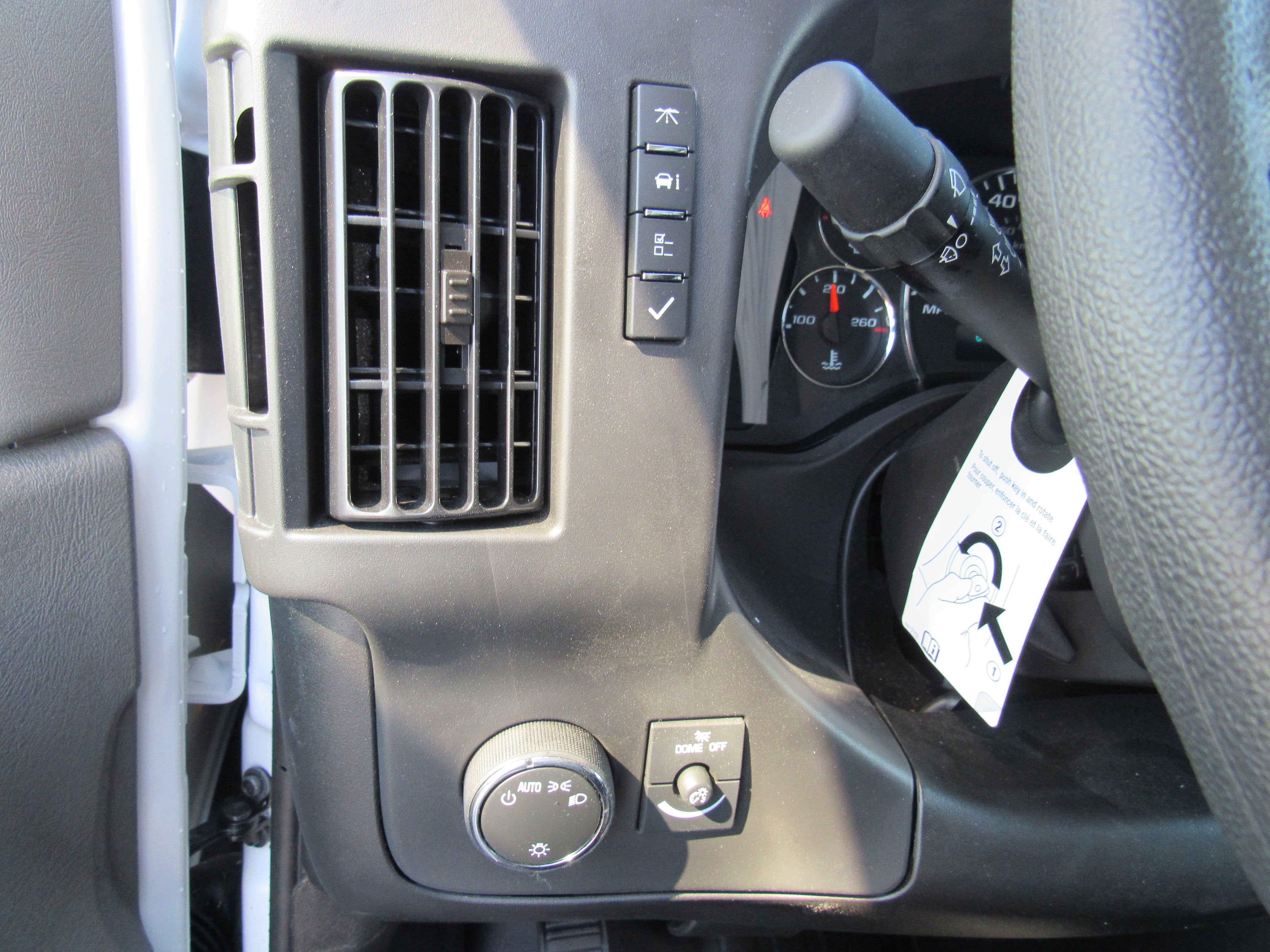 2025 GMC Savana Cutaway 3500 1WT