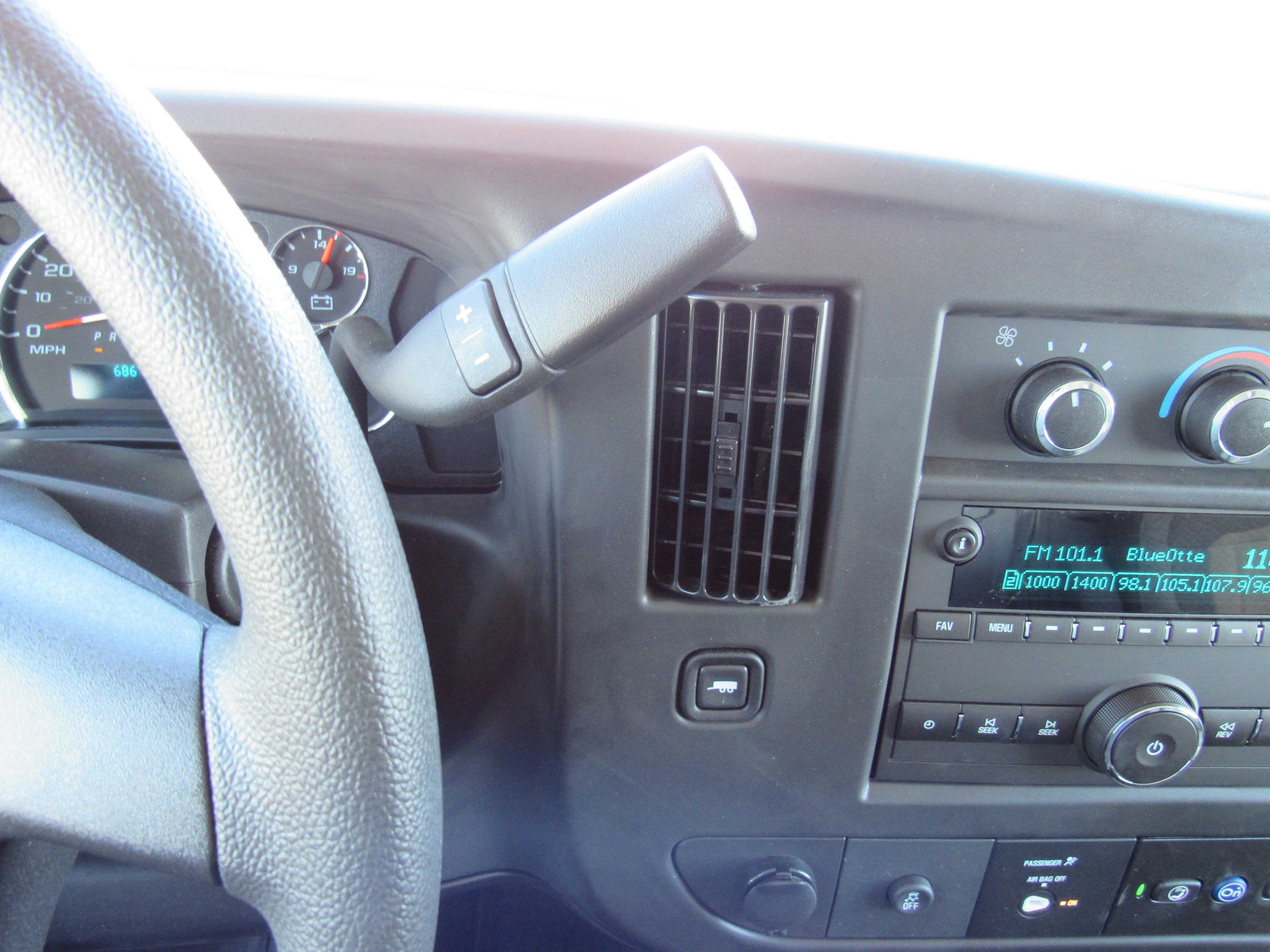 2025 GMC Savana Cutaway 3500 1WT