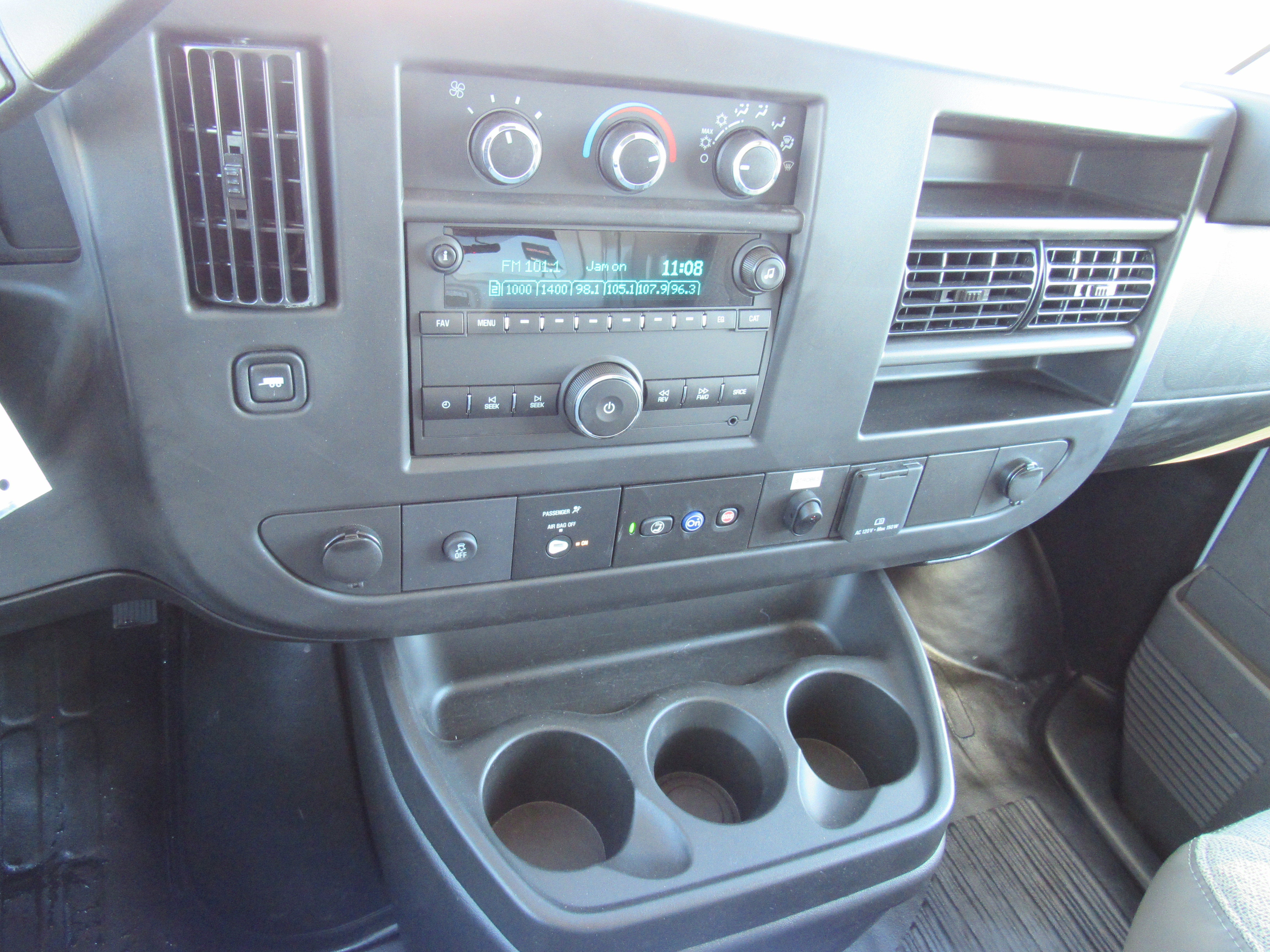 2025 GMC Savana Cutaway 3500 1WT