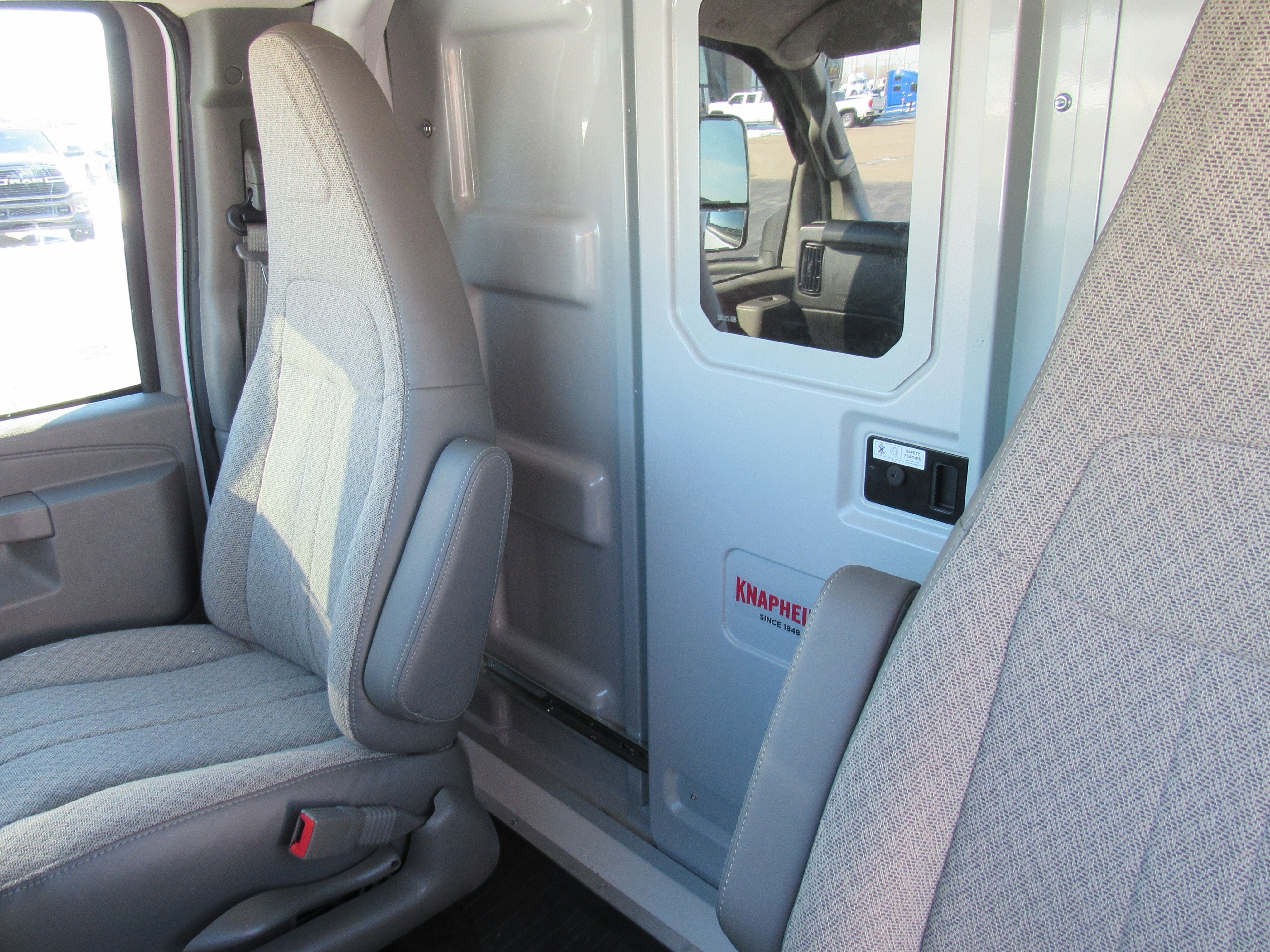 2025 GMC Savana Cutaway 3500 1WT