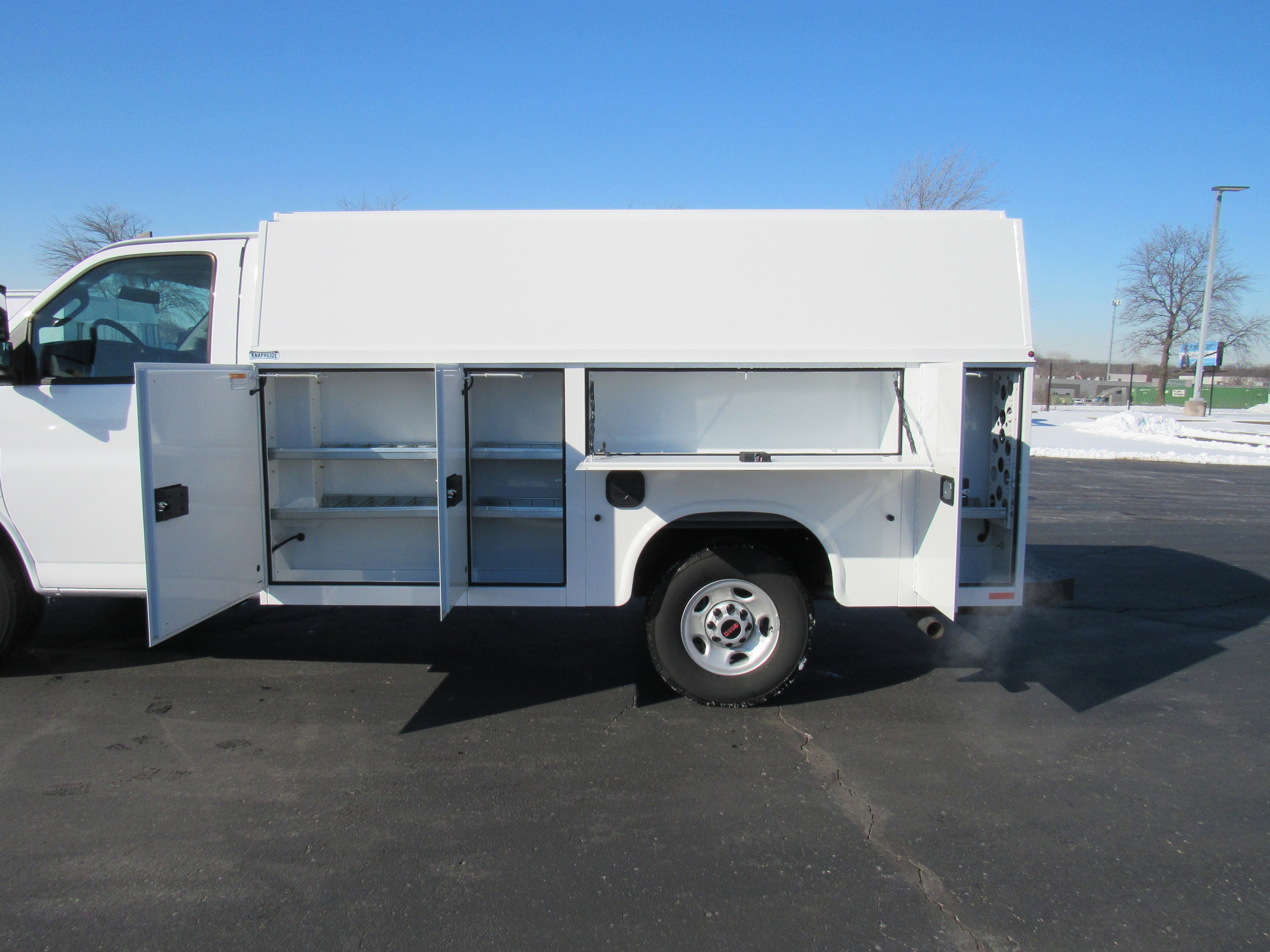 2025 GMC Savana Cutaway 3500 1WT