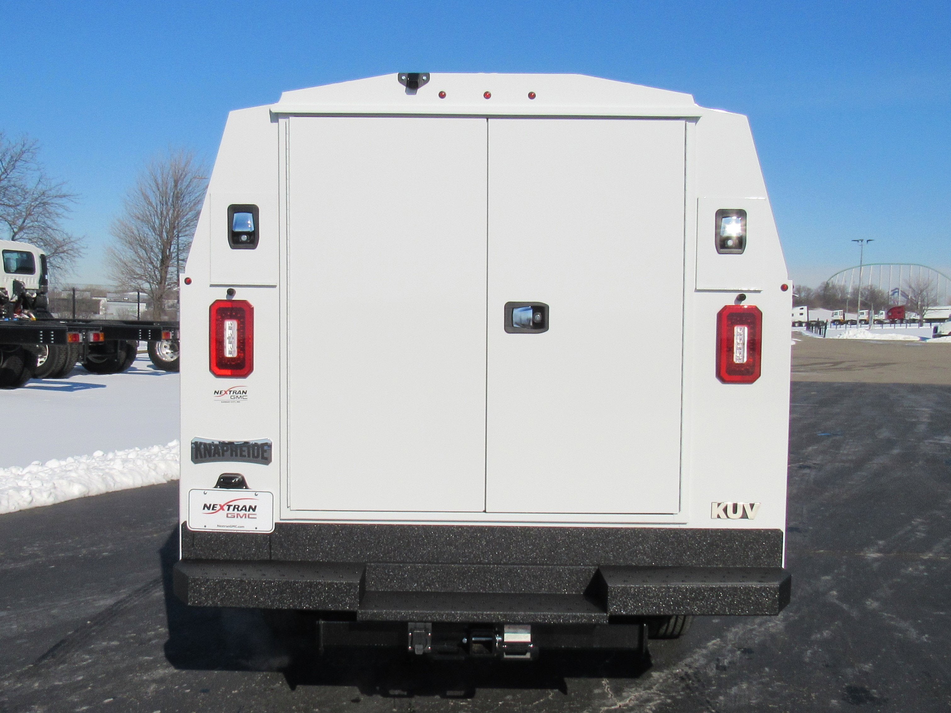 2025 GMC Savana Cutaway 3500 1WT
