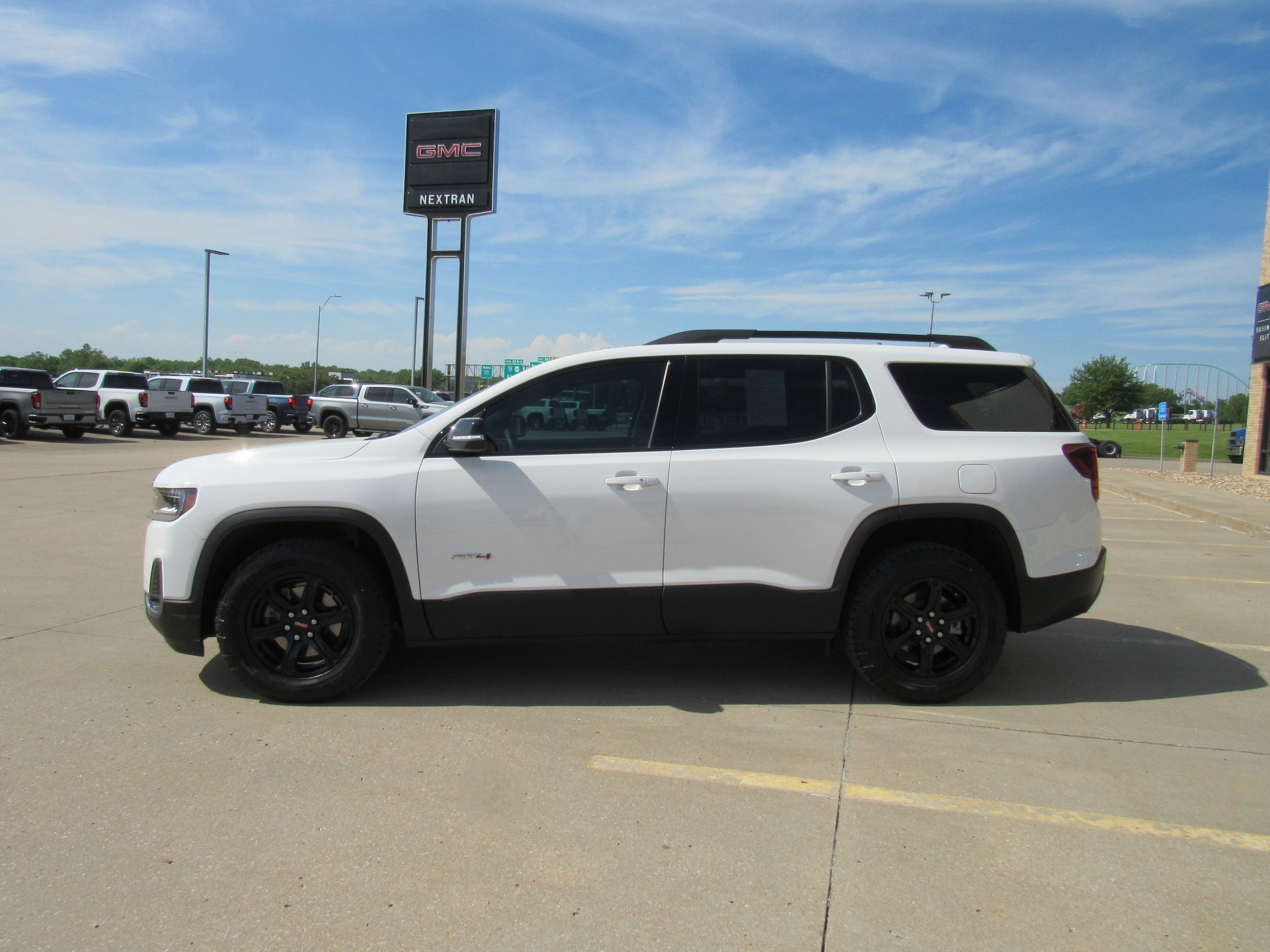 2023 GMC Acadia AT4