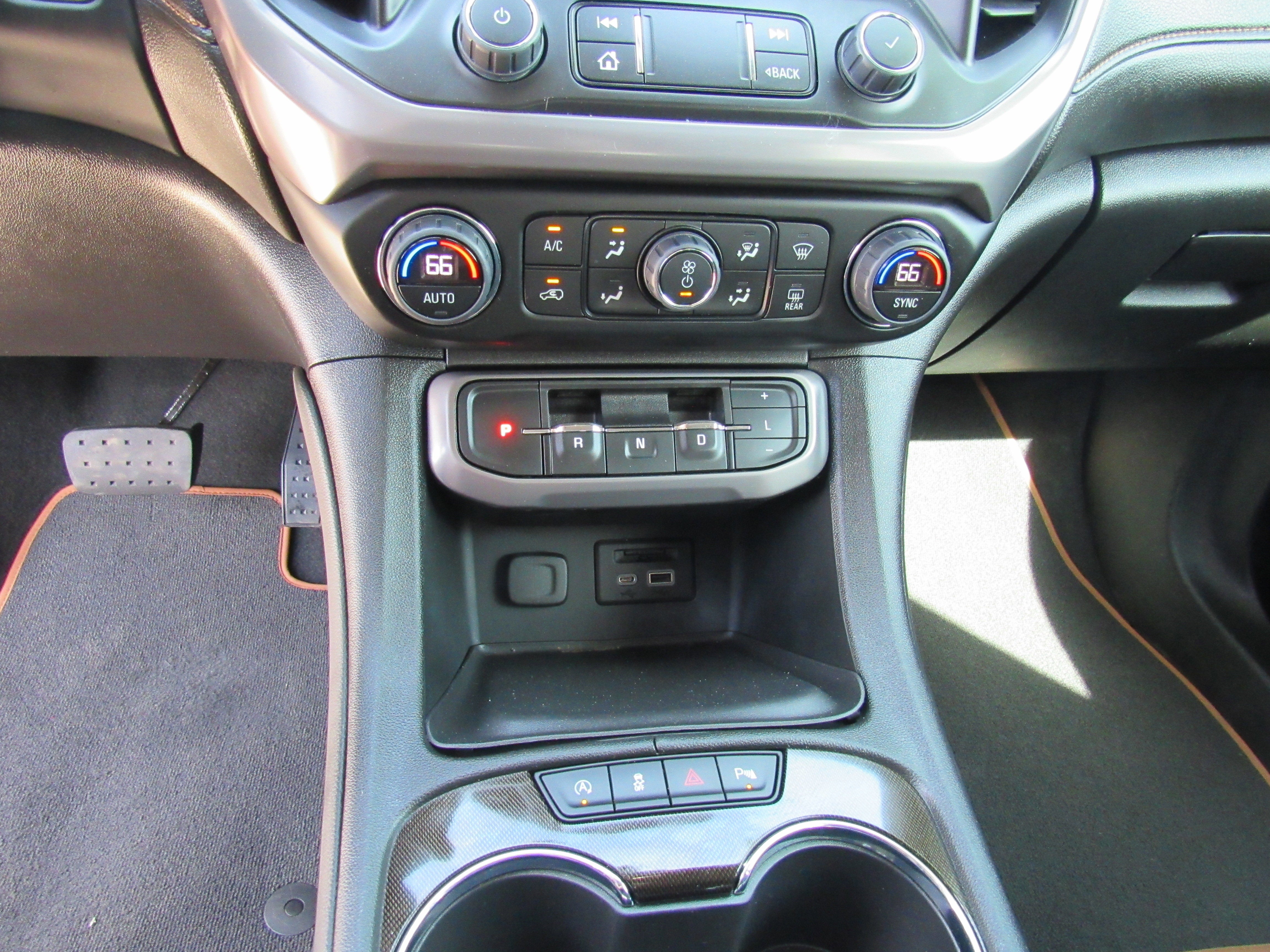 2023 GMC Acadia AT4