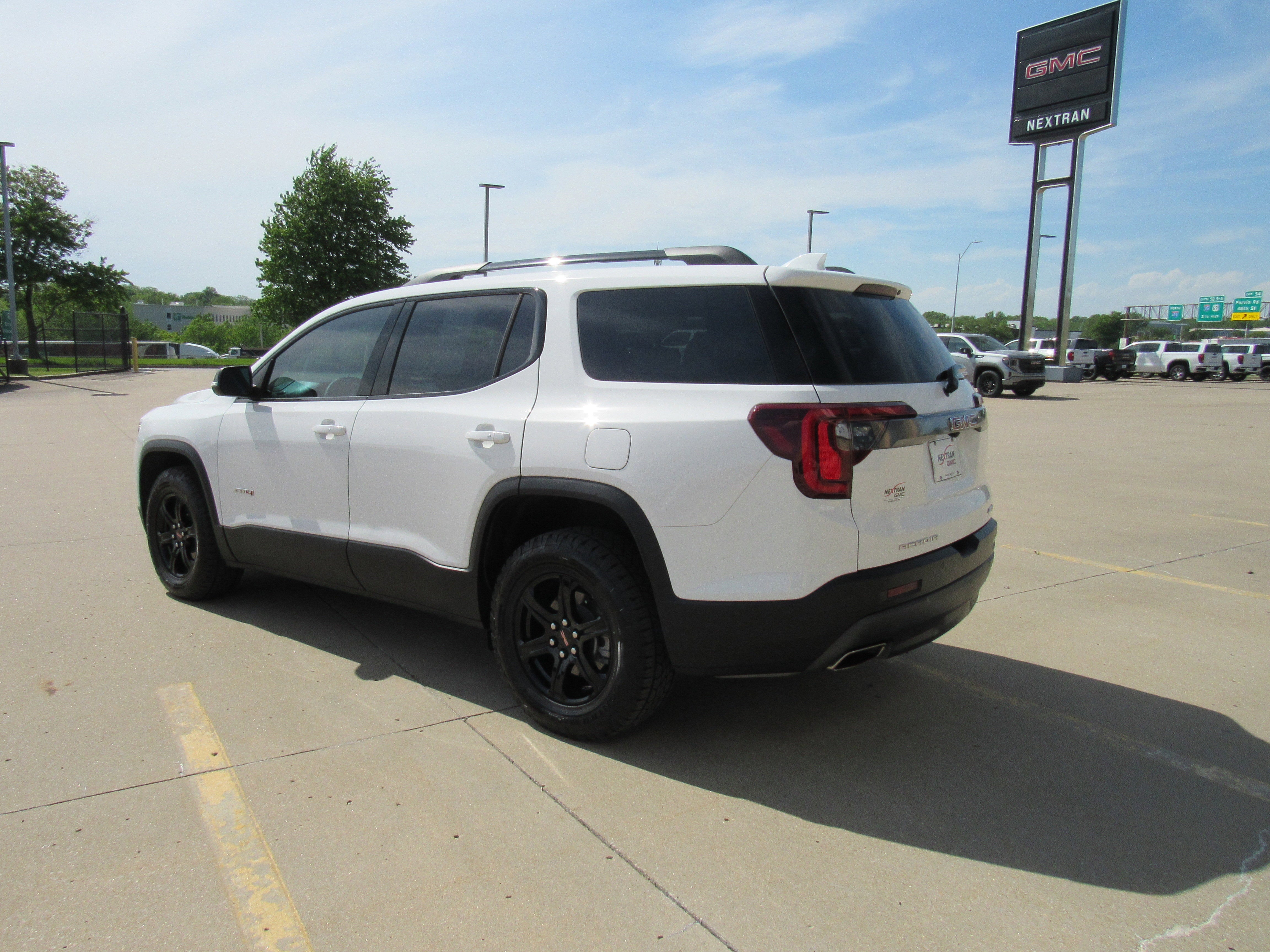 2023 GMC Acadia AT4