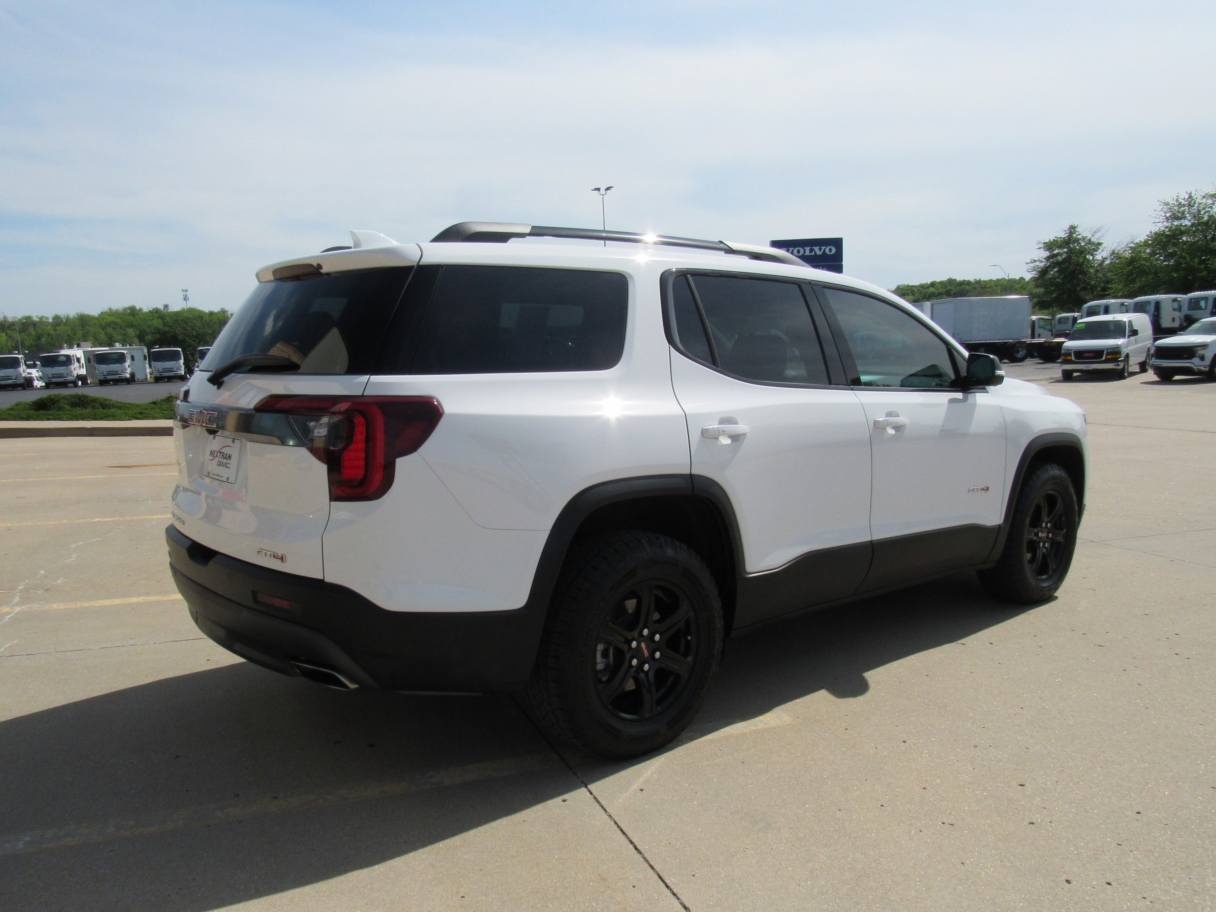 2023 GMC Acadia AT4