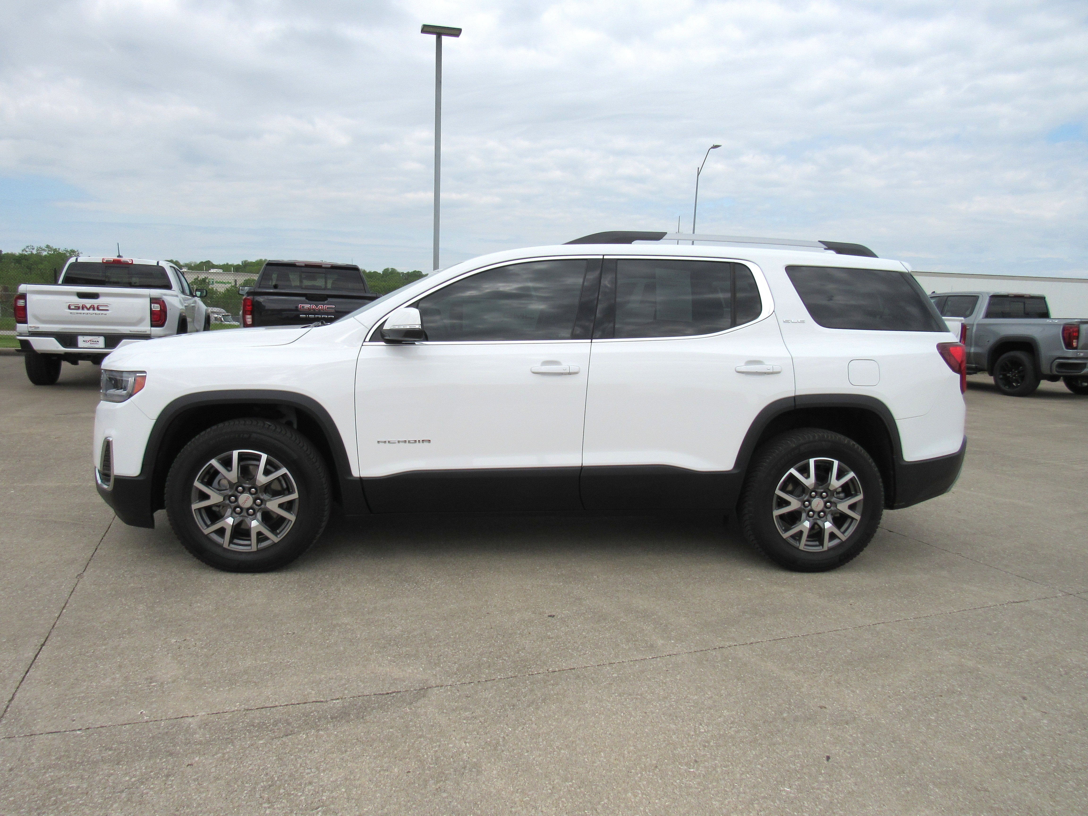 Used 2020 GMC Acadia SLE with VIN 1GKKNRLS1LZ172702 for sale in Kansas City