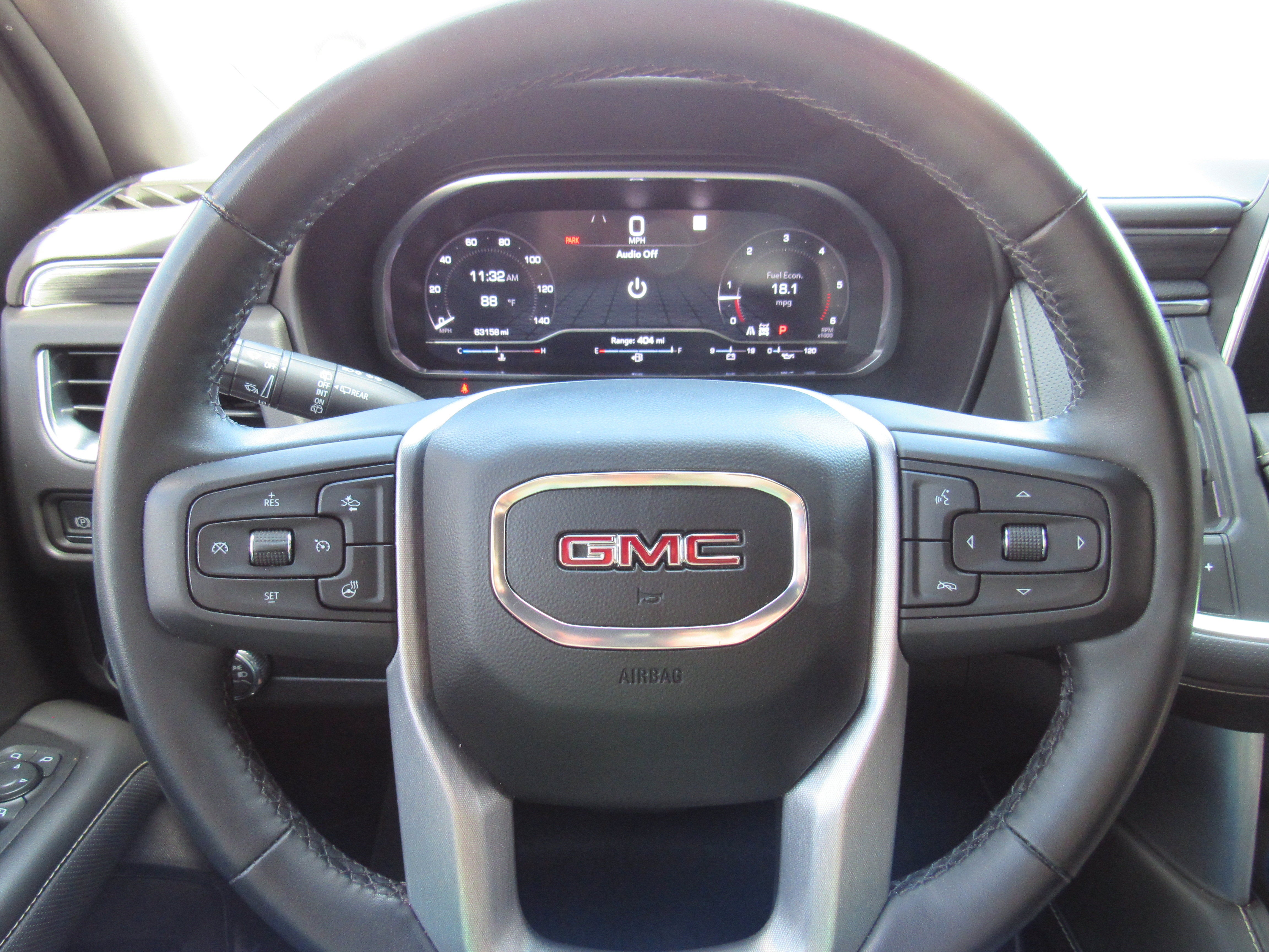 2023 GMC Yukon SLT