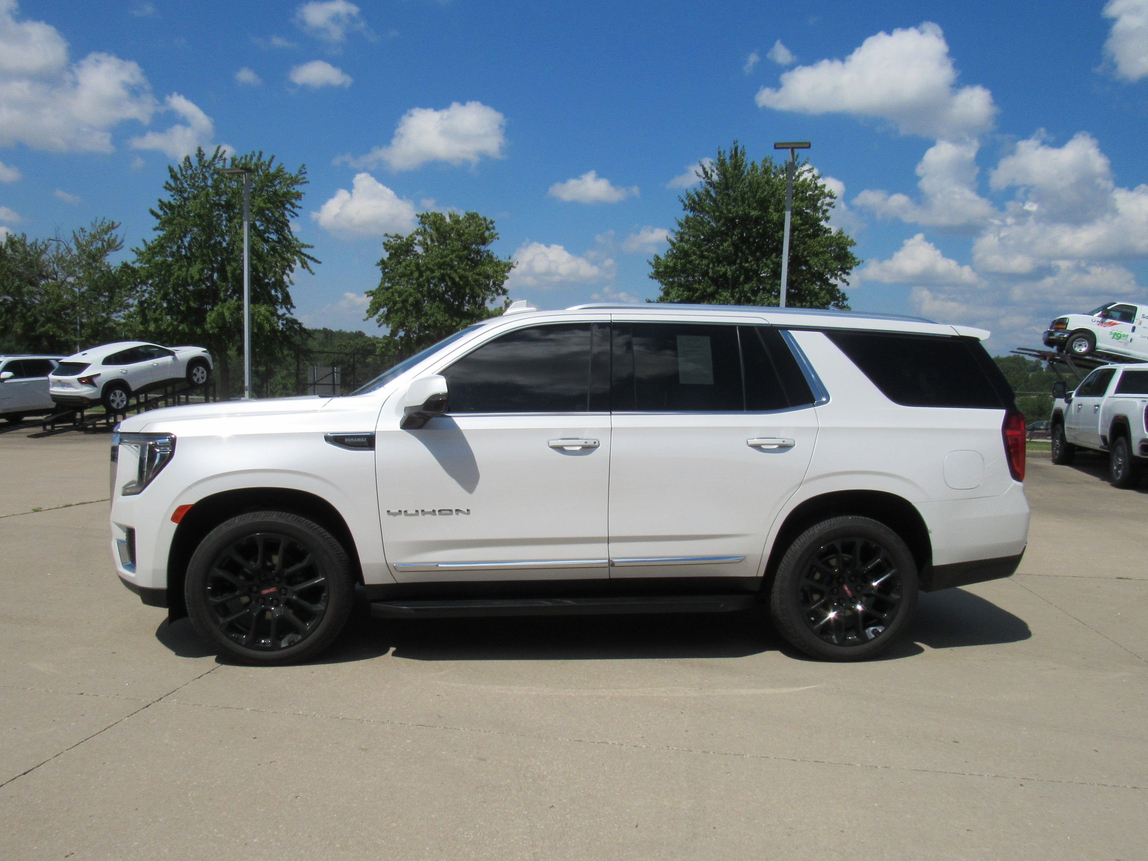 2023 GMC Yukon SLT