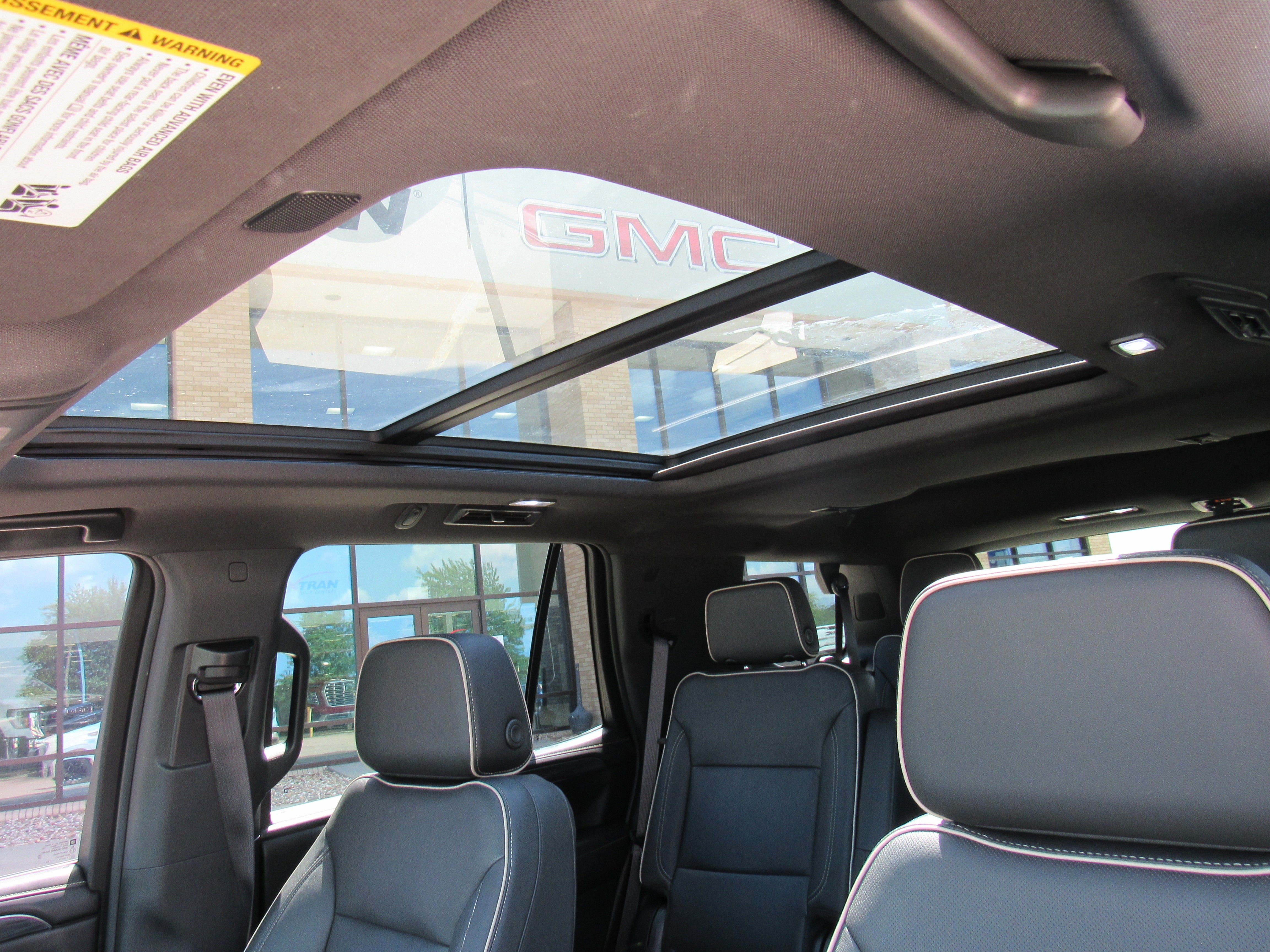 2023 GMC Yukon SLT