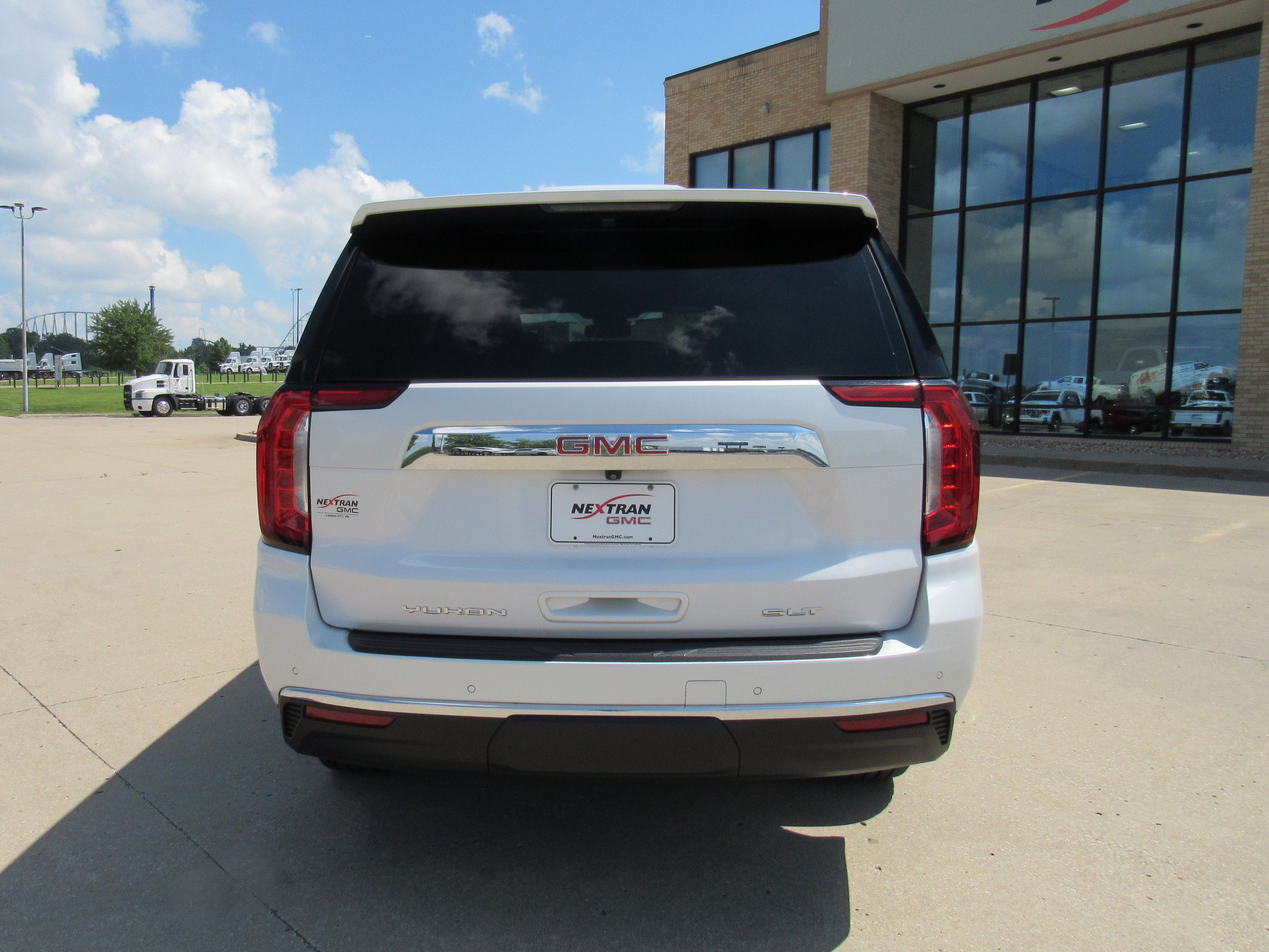 2023 GMC Yukon SLT