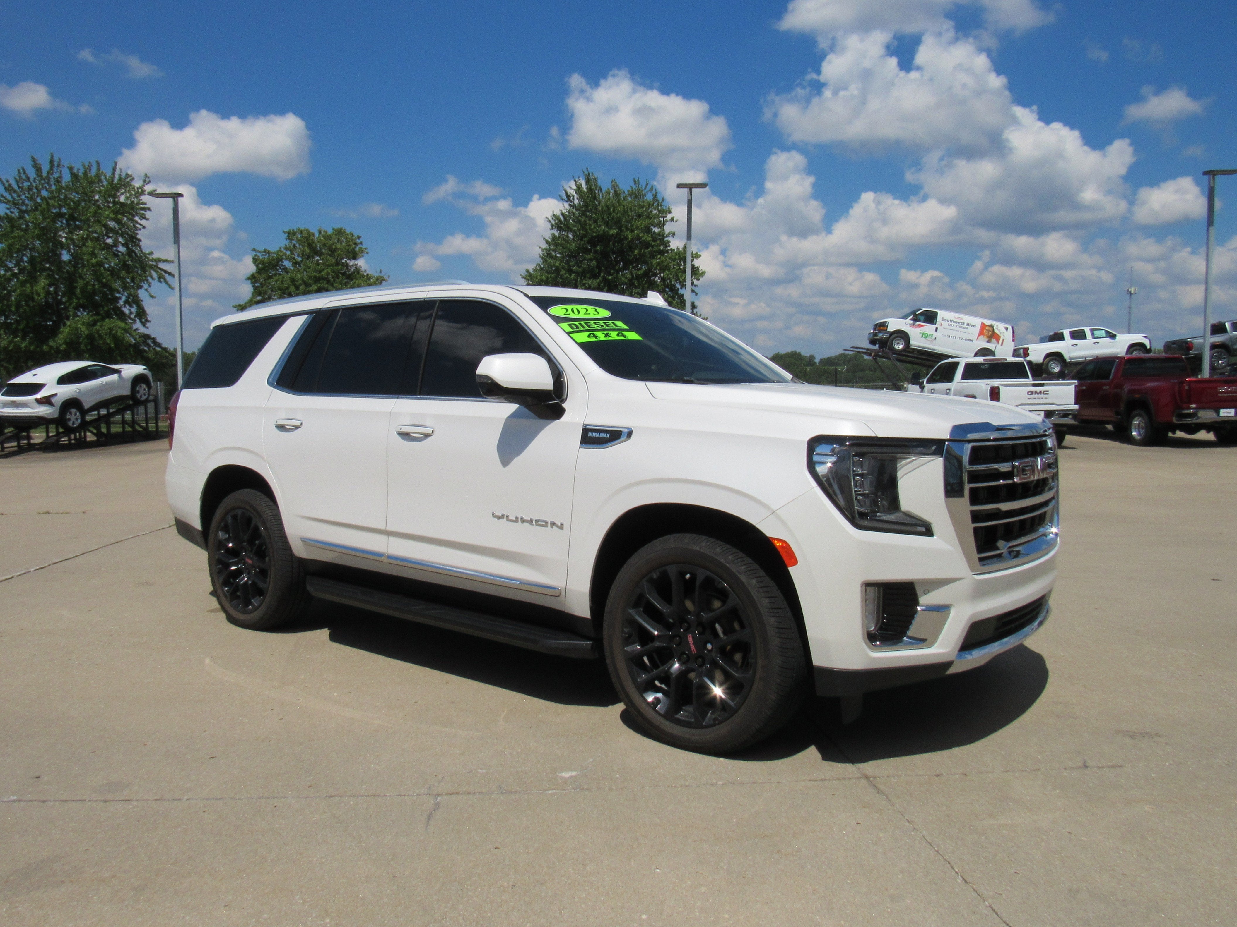 2023 GMC Yukon SLT