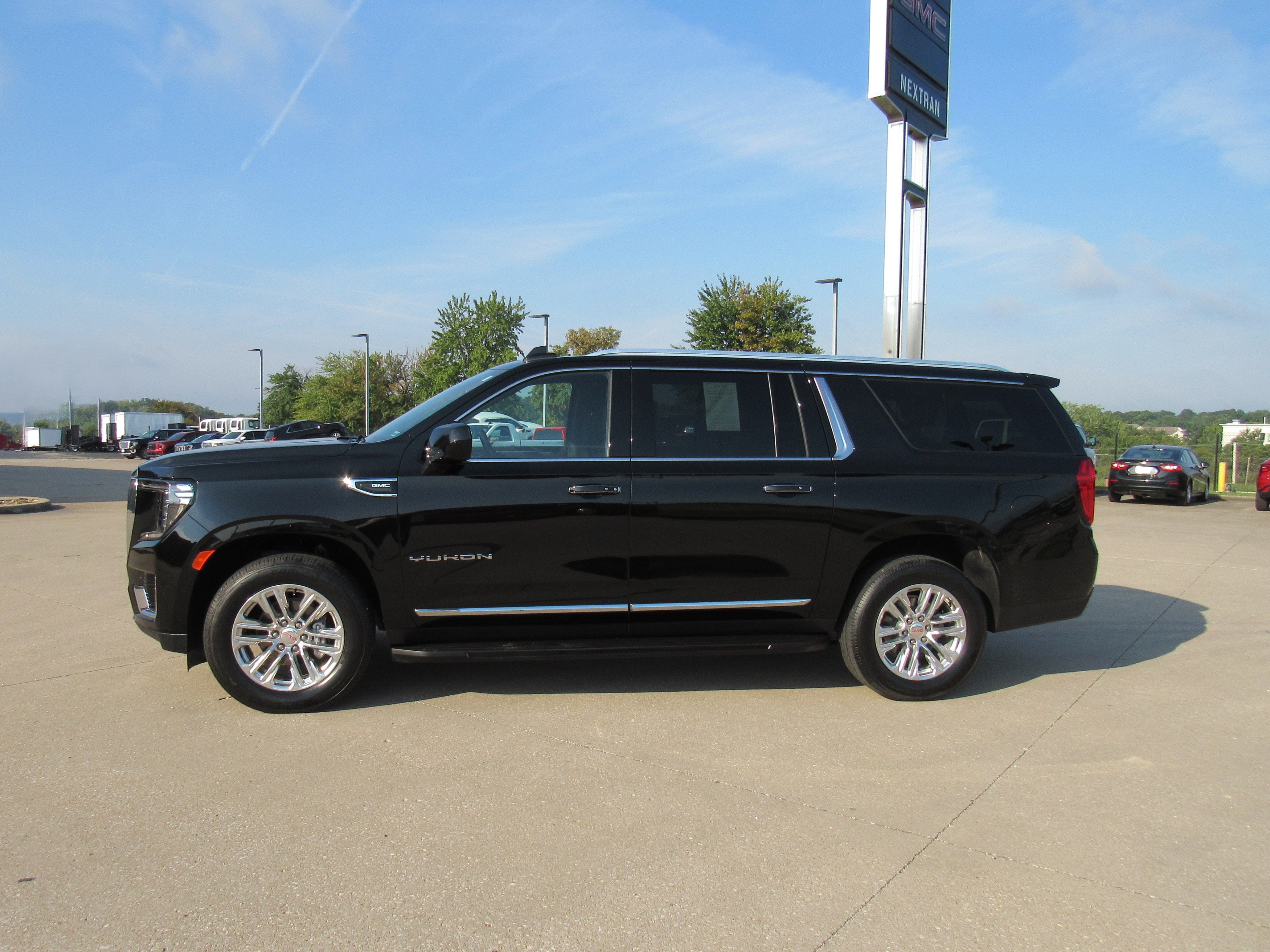 2023 GMC Yukon XL SLT