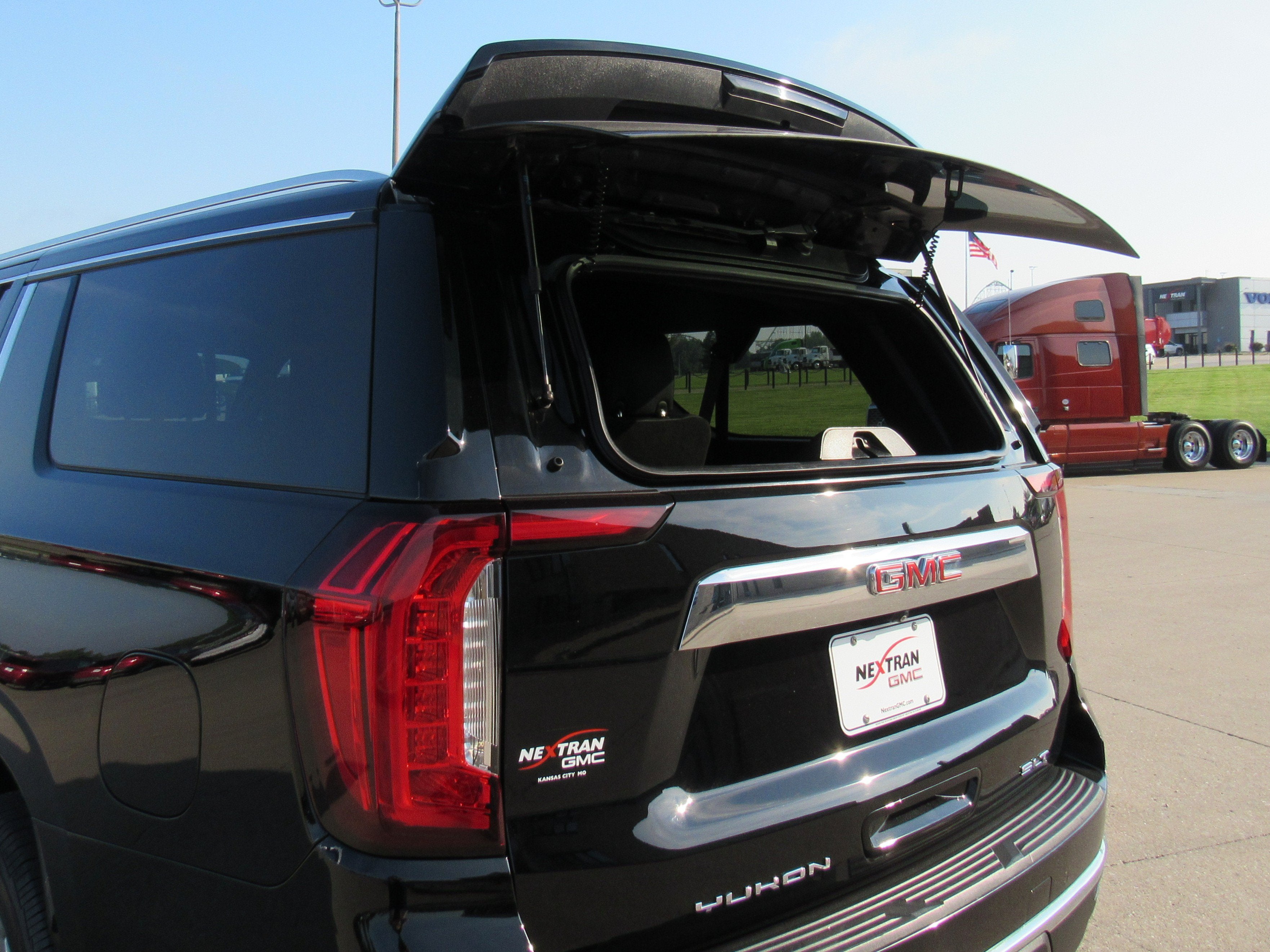 2023 GMC Yukon XL SLT