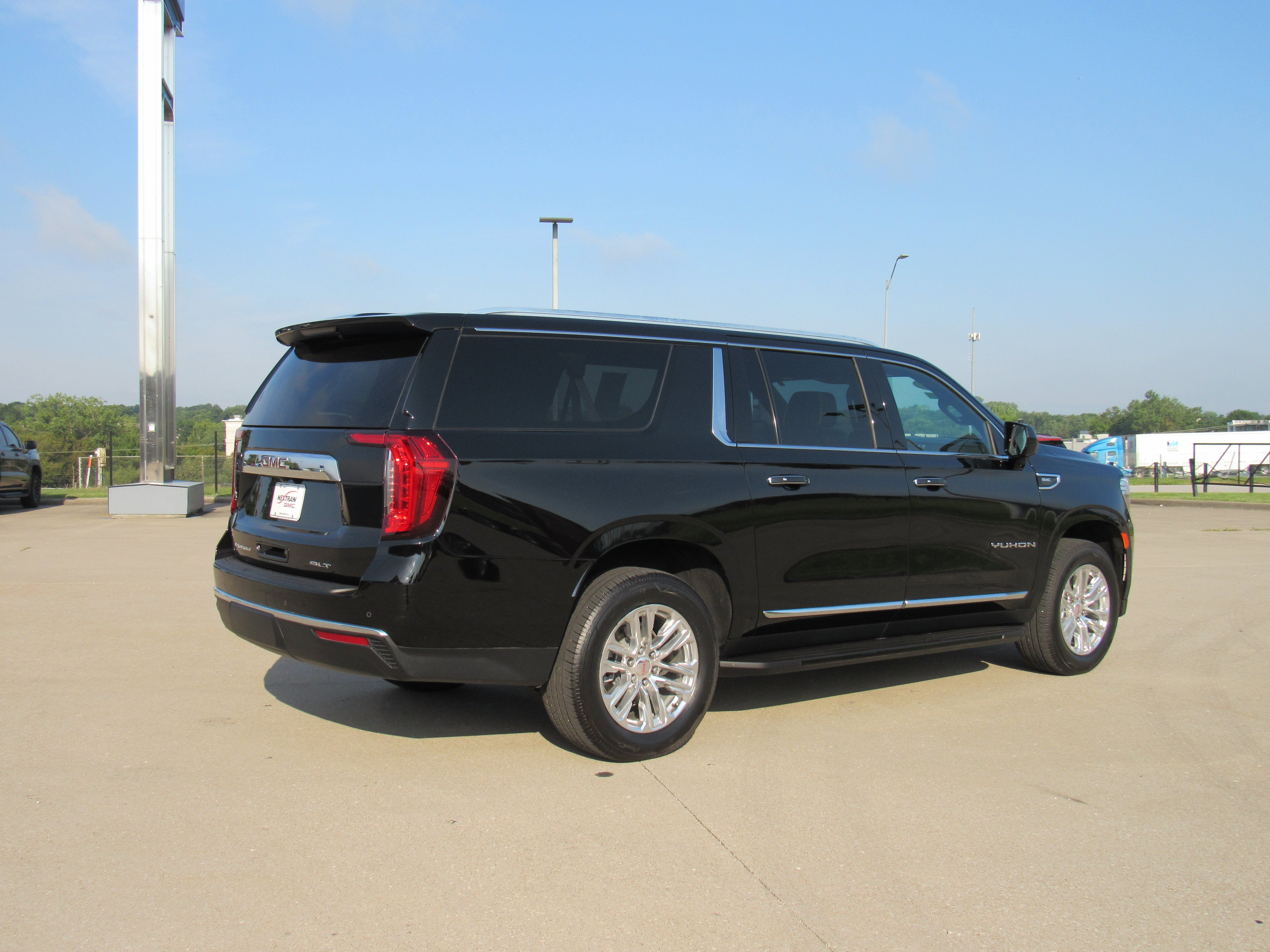 2023 GMC Yukon XL SLT