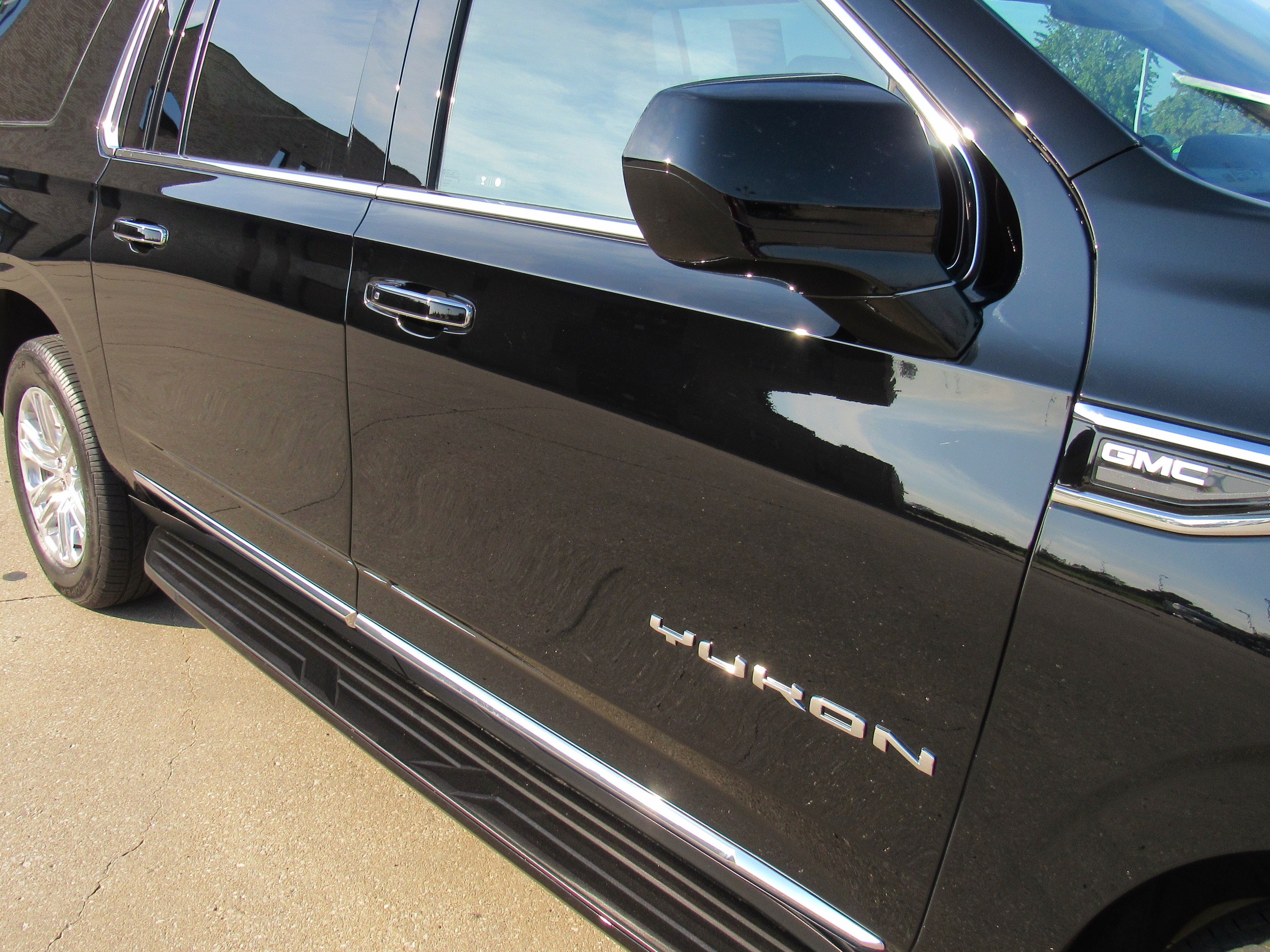2023 GMC Yukon XL SLT