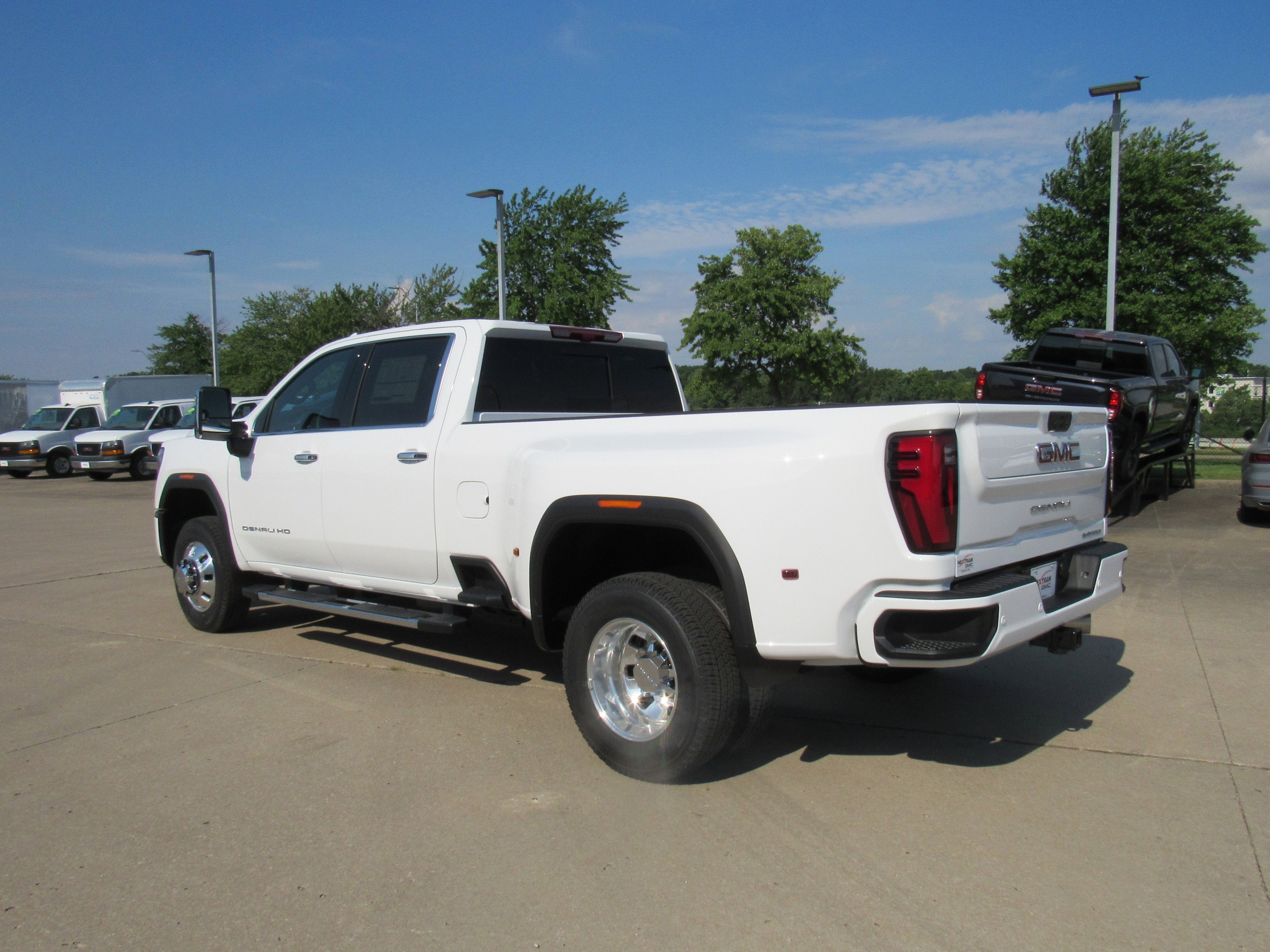 2026 GMC Sierra 3500 HD Denali DRW