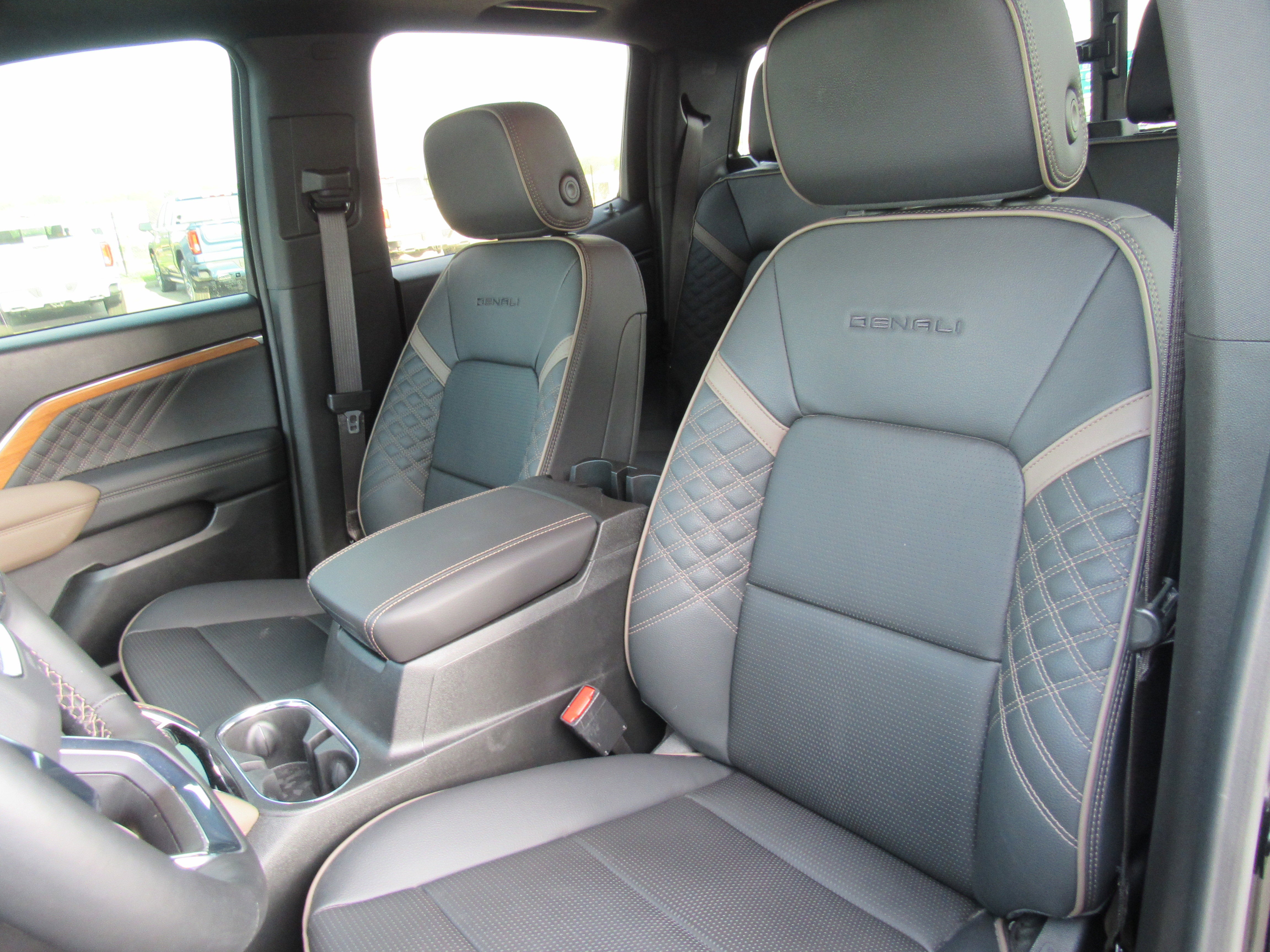 2024 GMC Canyon Denali
