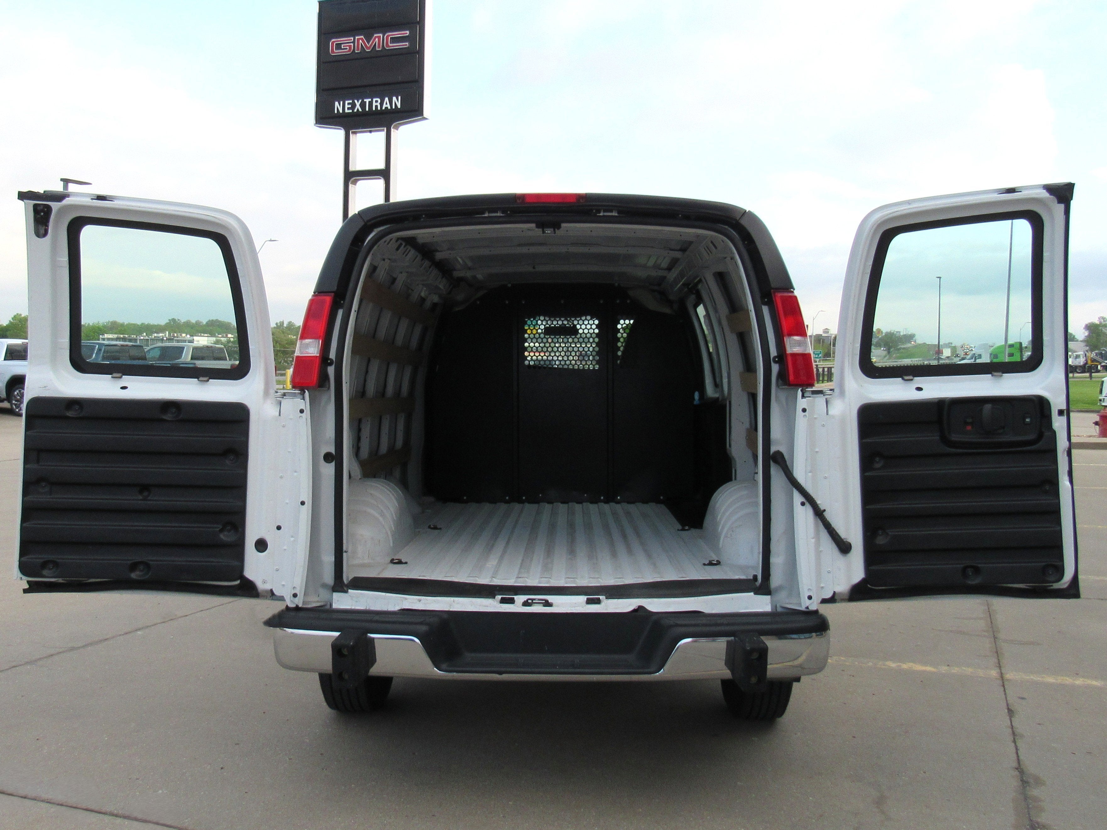 2024 GMC Savana Cargo 2500 Work Van