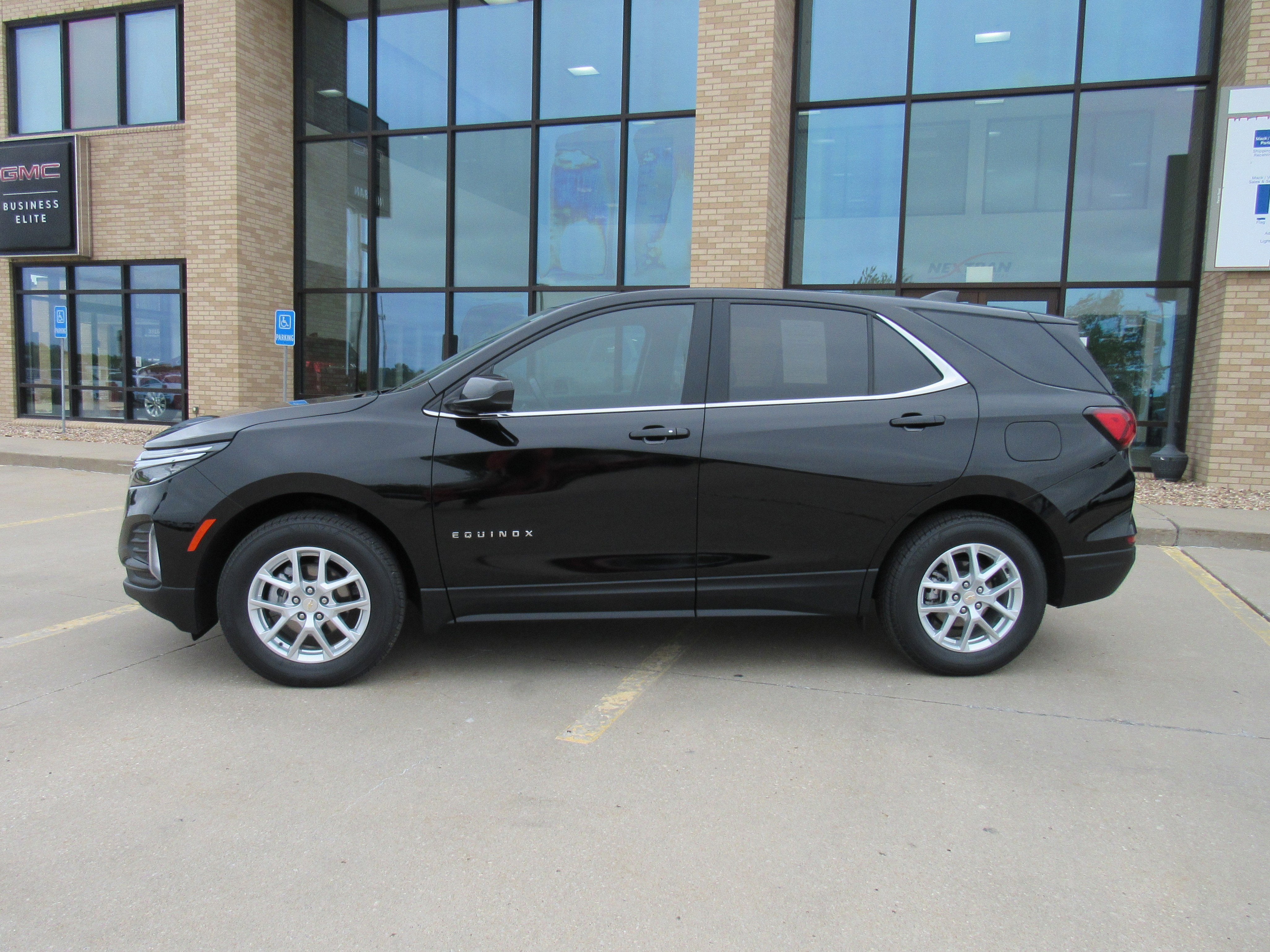 Used 2023 Chevrolet Equinox LT with VIN 3GNAXUEG2PL160172 for sale in Kansas City