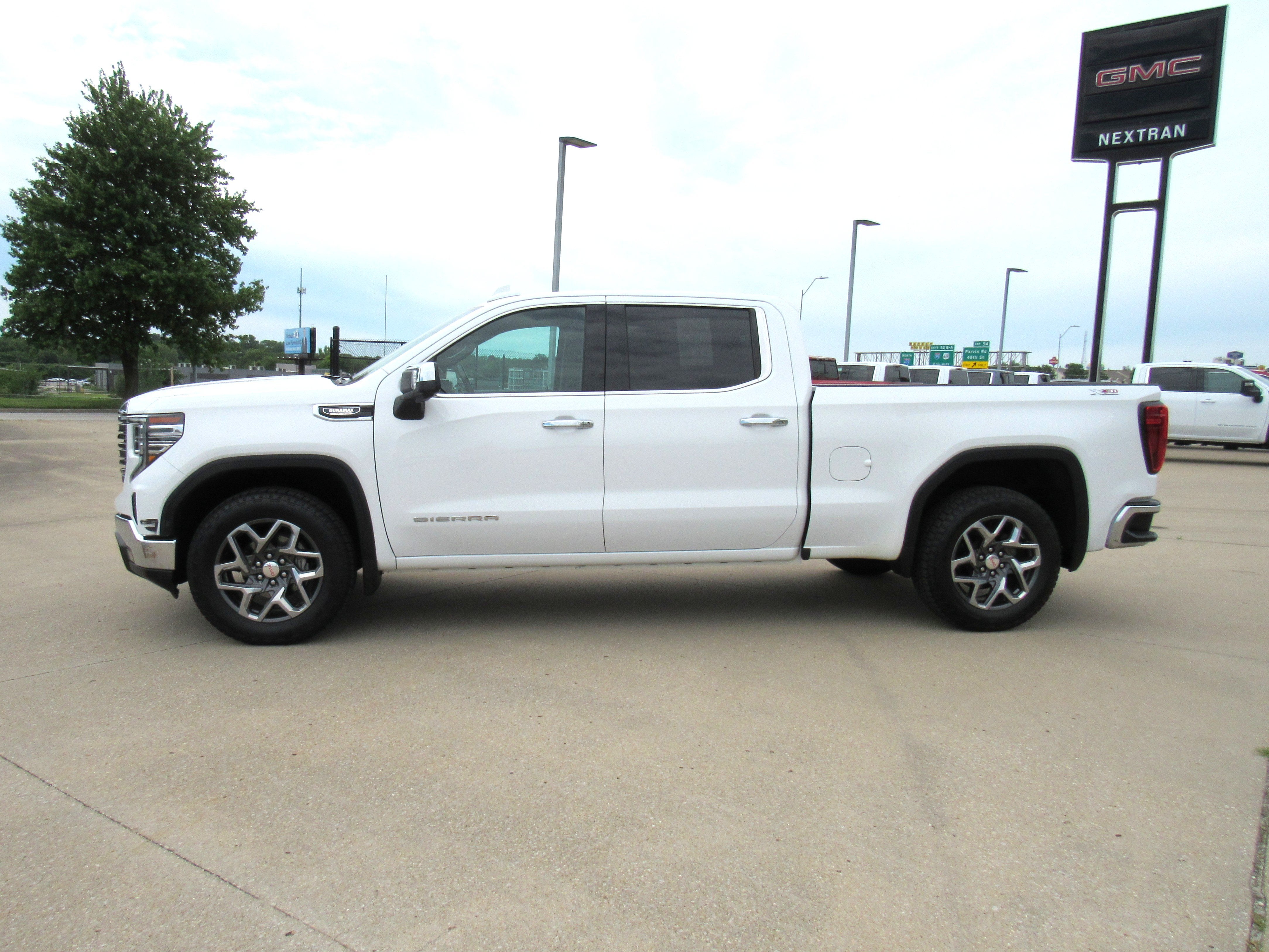Used 2024 GMC Sierra 1500 SLT with VIN 3GTUUDE80RG241464 for sale in Kansas City