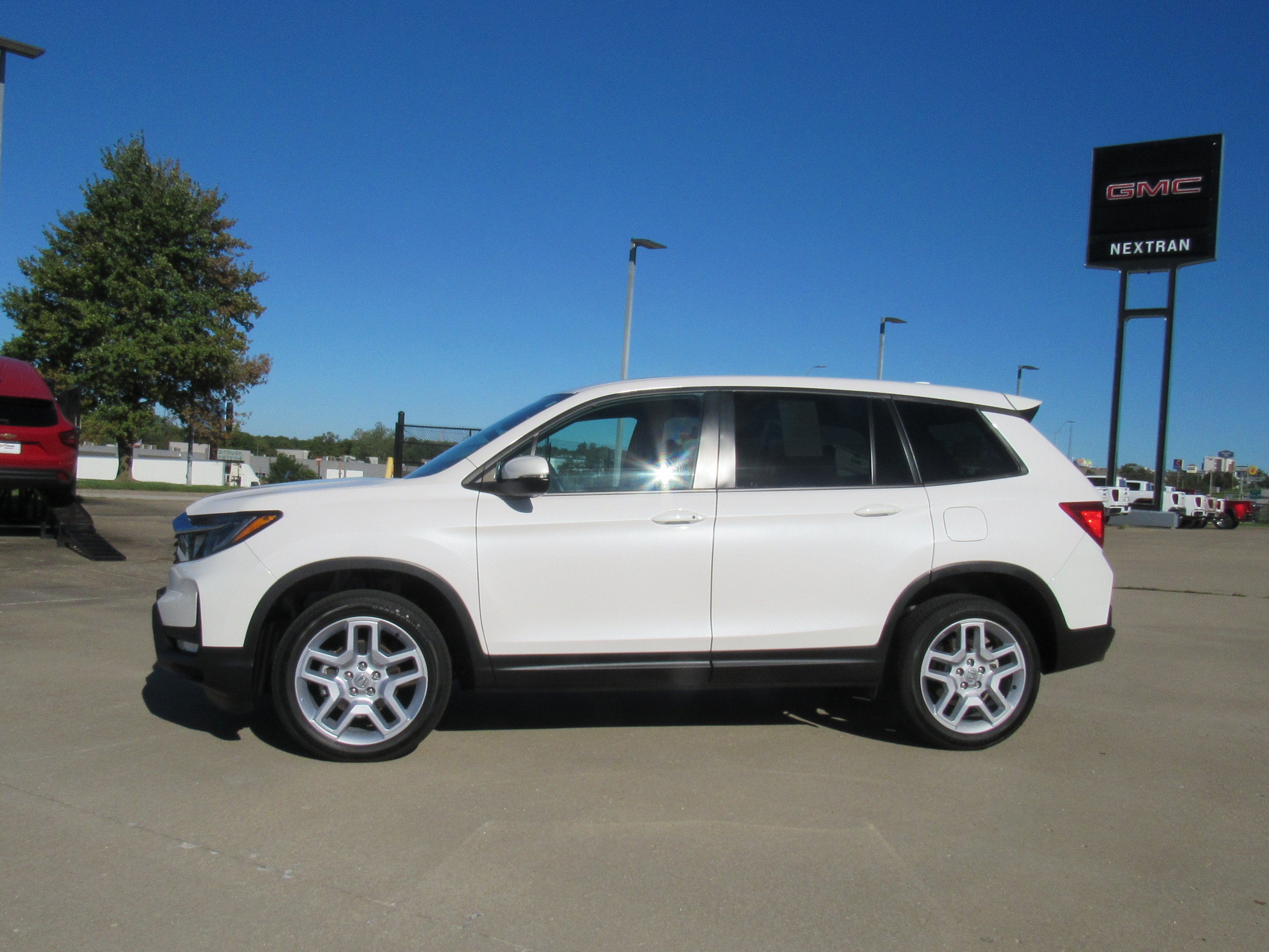 Used 2025 Honda Passport EX-L with VIN 5FNYF8H50SB013674 for sale in Kansas City