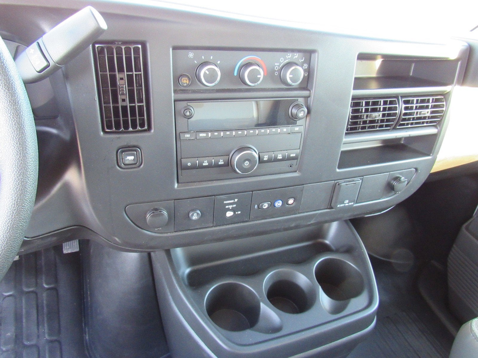 2025 GMC Savana Cutaway 3500 1WT