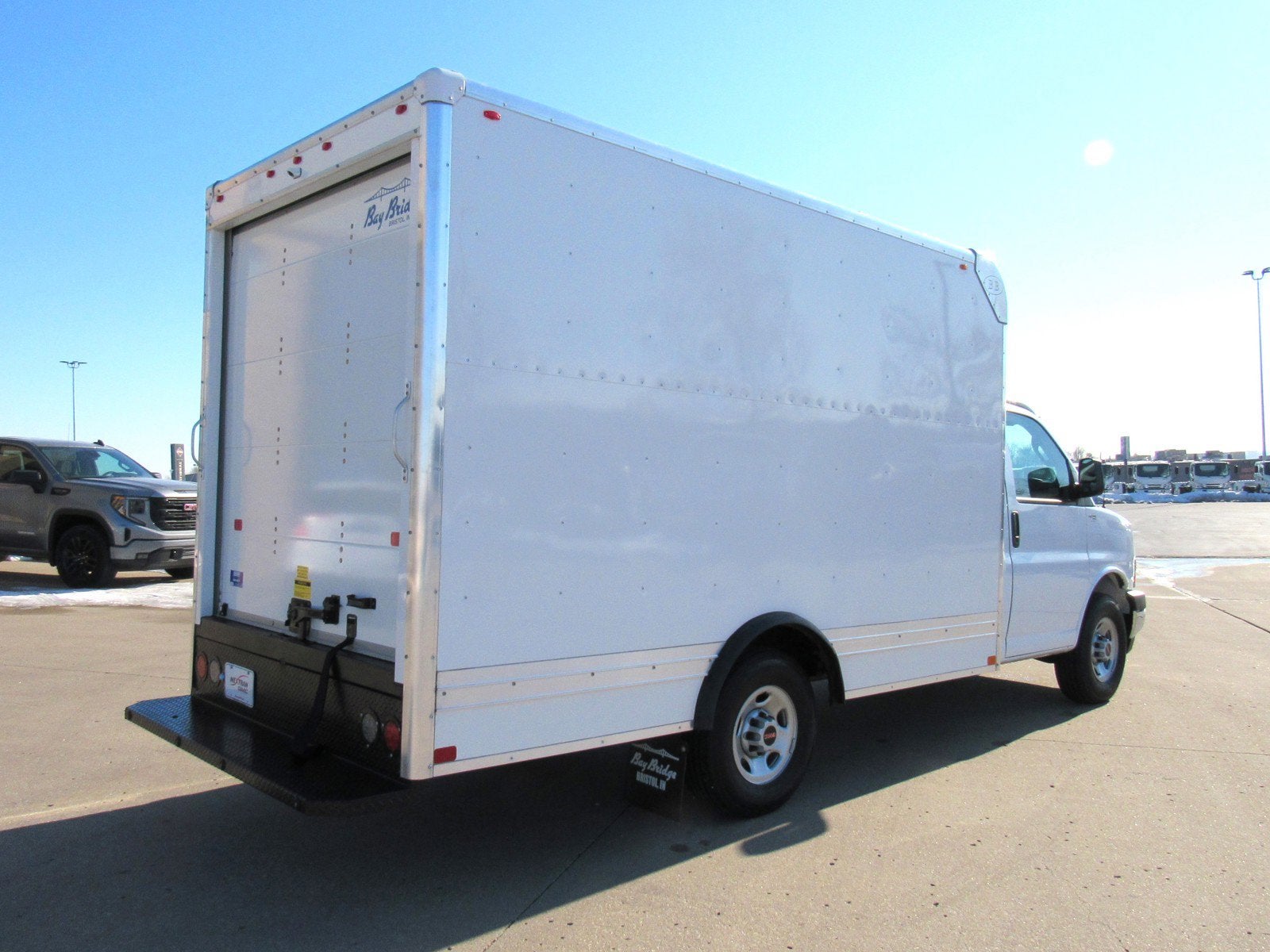 2025 GMC Savana Cutaway 3500 1WT