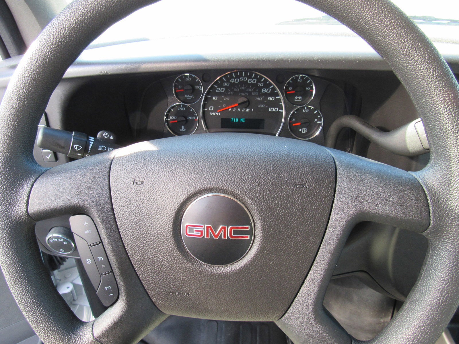 2025 GMC Savana Cutaway 3500 1WT