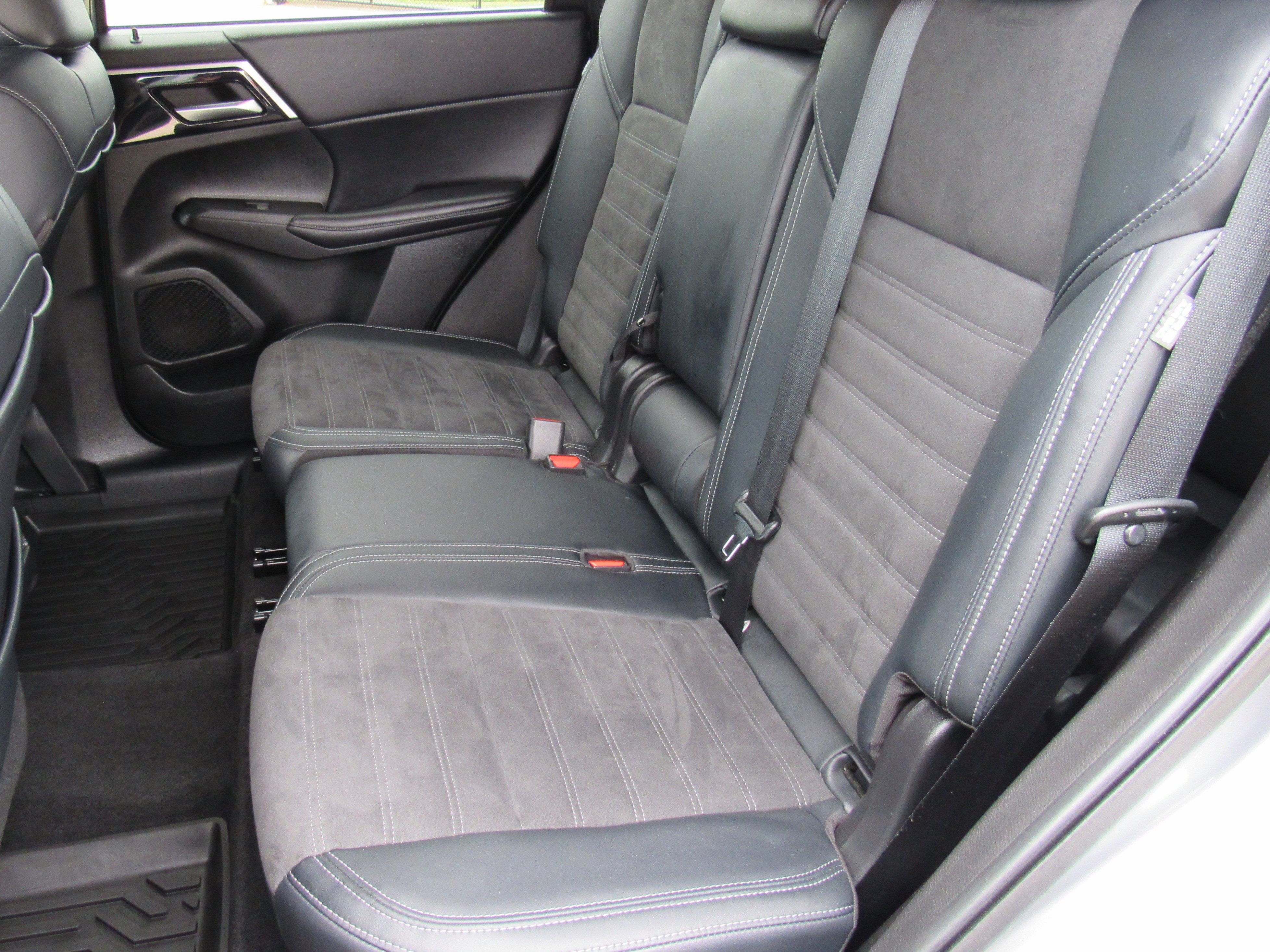2024 Mitsubishi Outlander SE Black Edition S-AWC